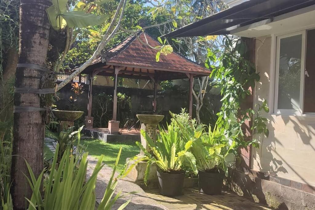 A 2 Bedrooms Lovely House Close to Saba Beach