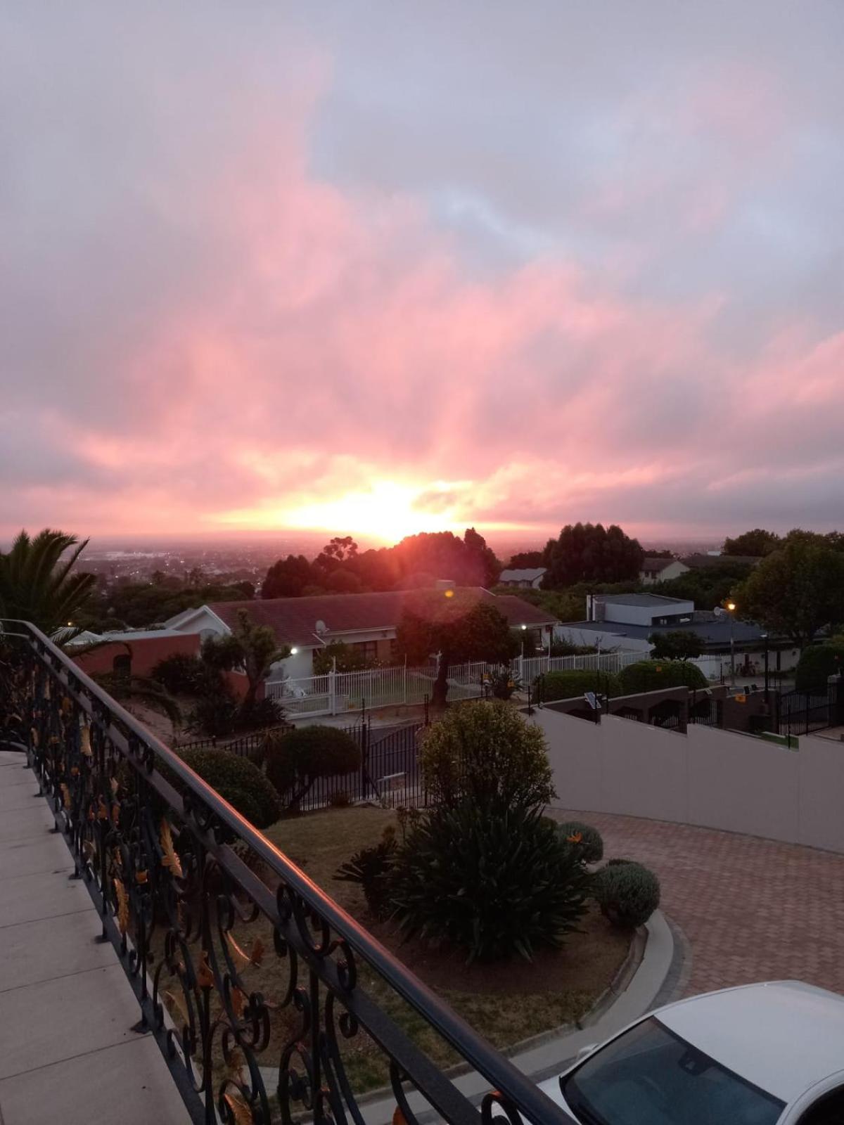 Luxury flat with magnificent views in Plattrkloof view 5