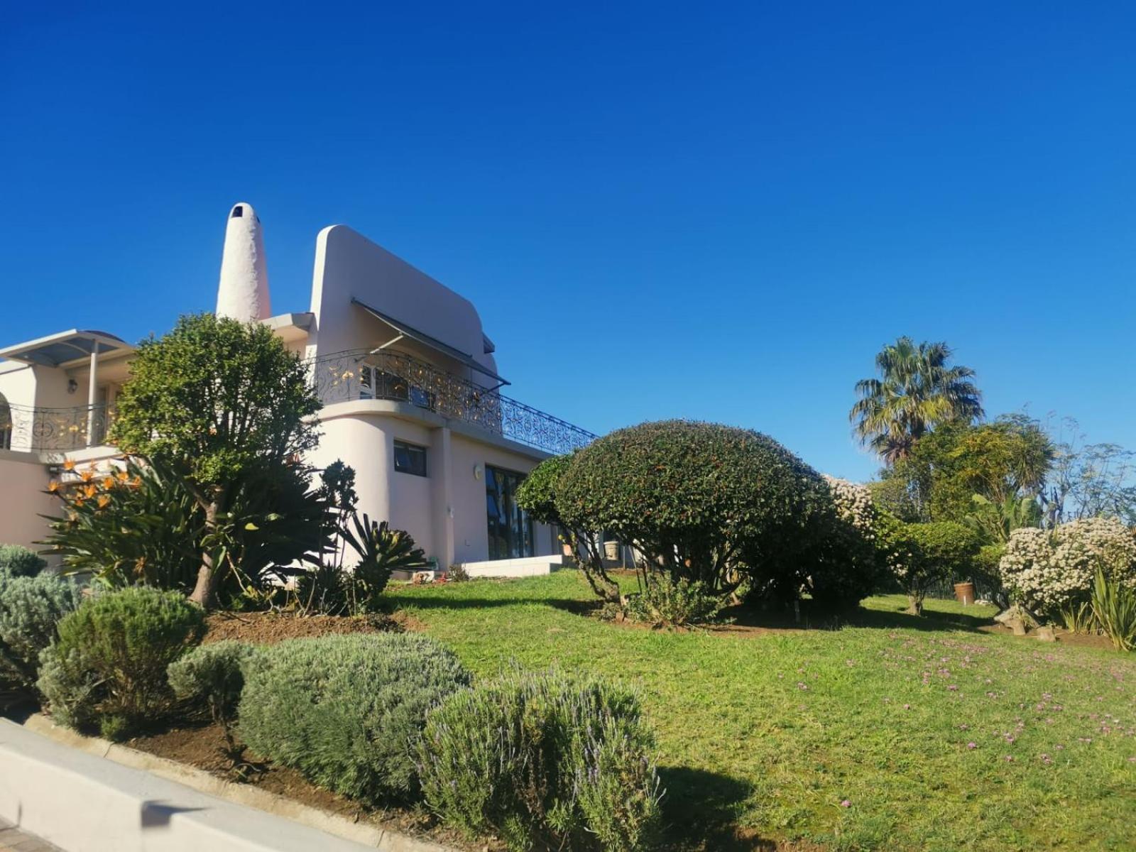 Luxury flat with magnificent views in Plattrkloof view 4