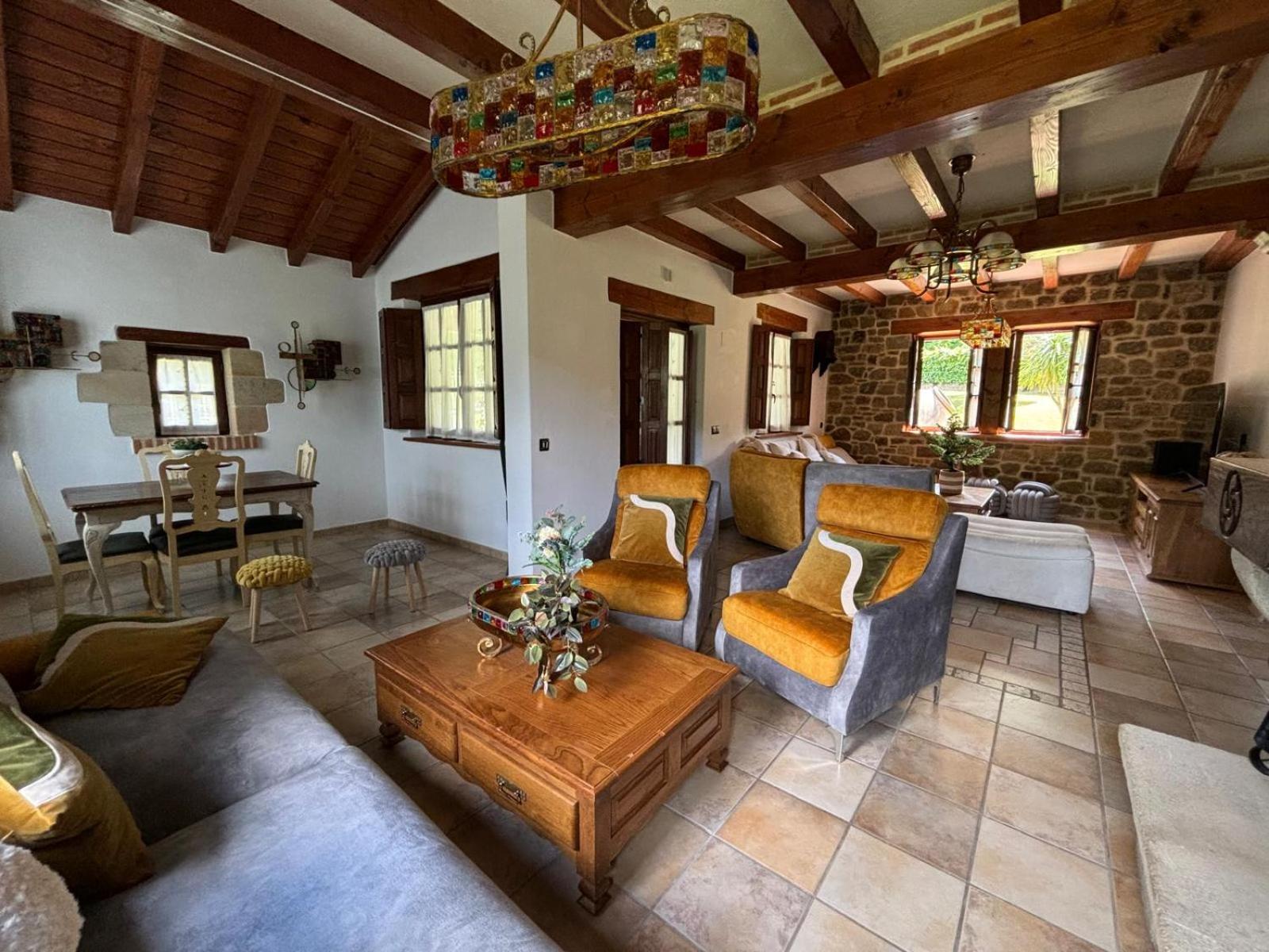 Vivienda turistica jardín con encanto y piscina