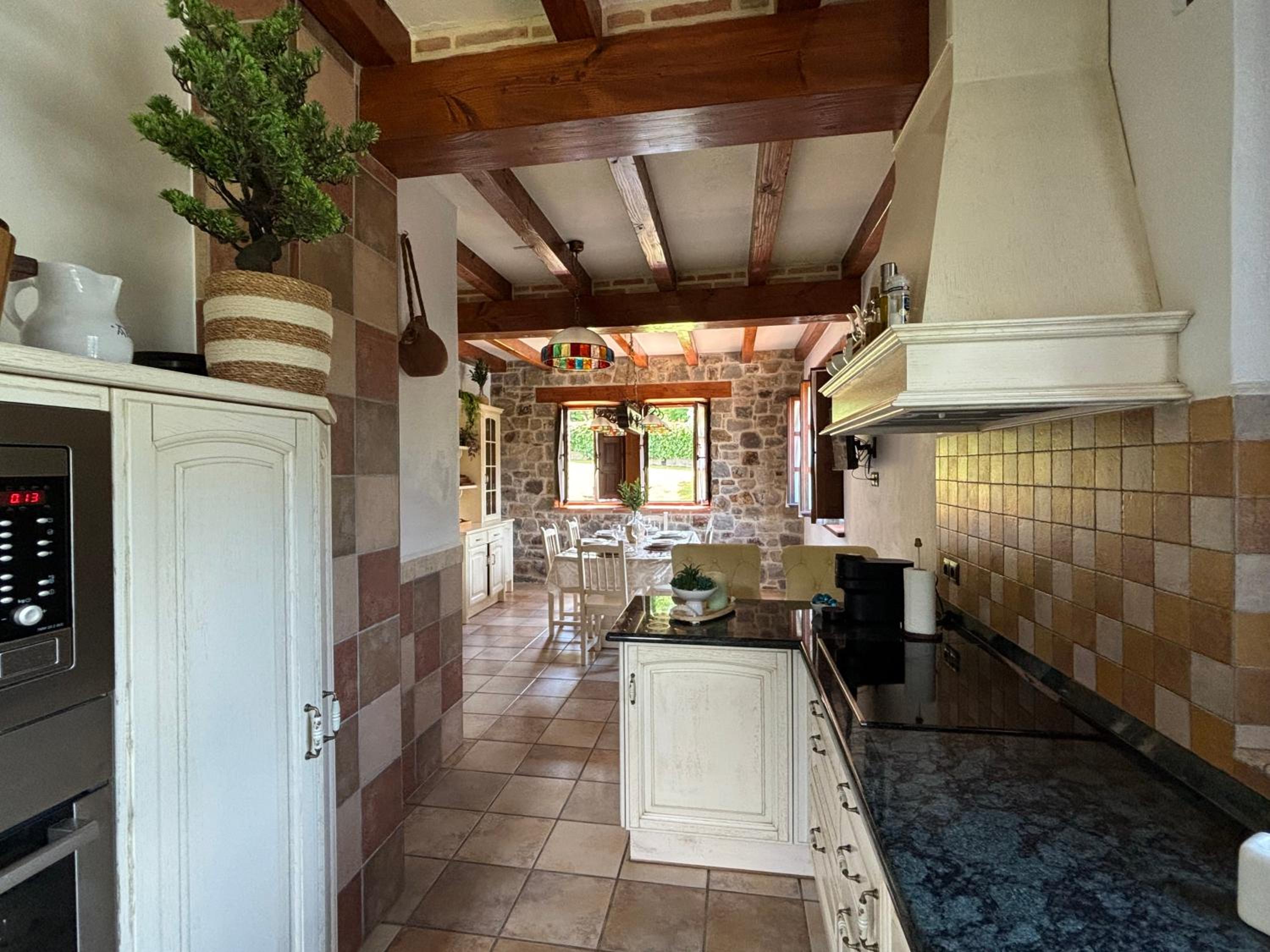 Vivienda turistica jardín con encanto y piscina