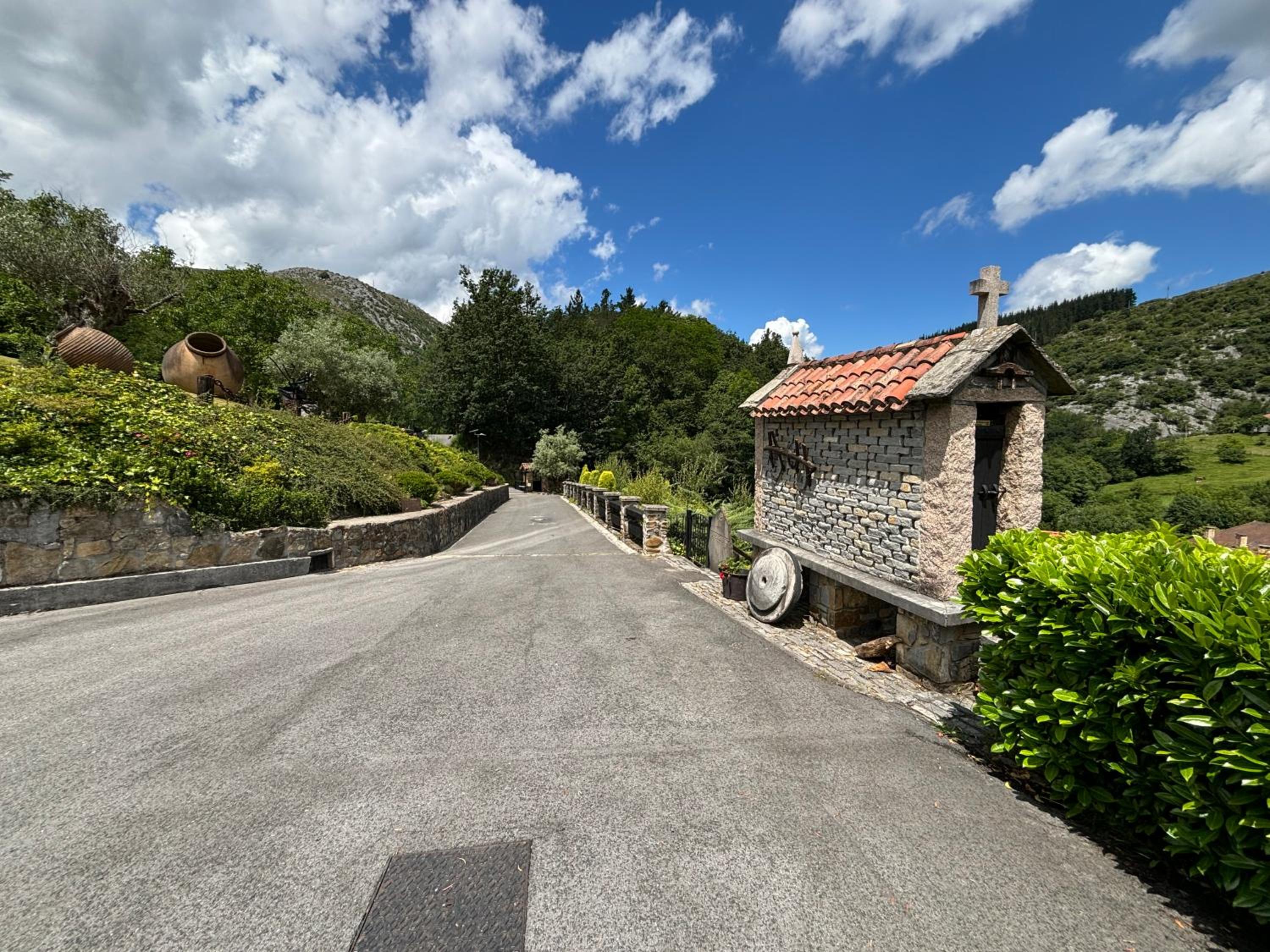 Vivienda turistica jardín con encanto y piscina
