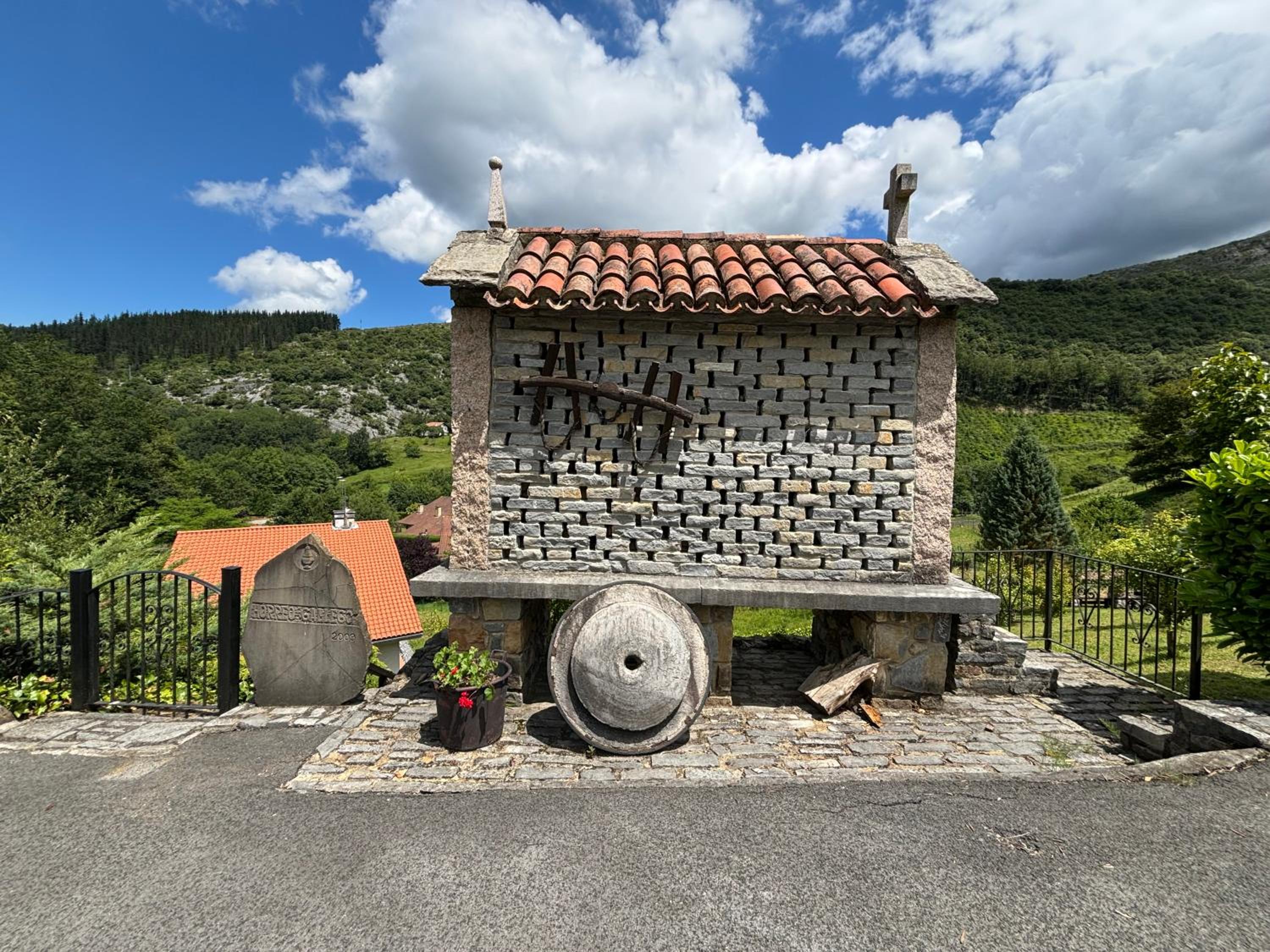 Vivienda turistica jardín con encanto y piscina
