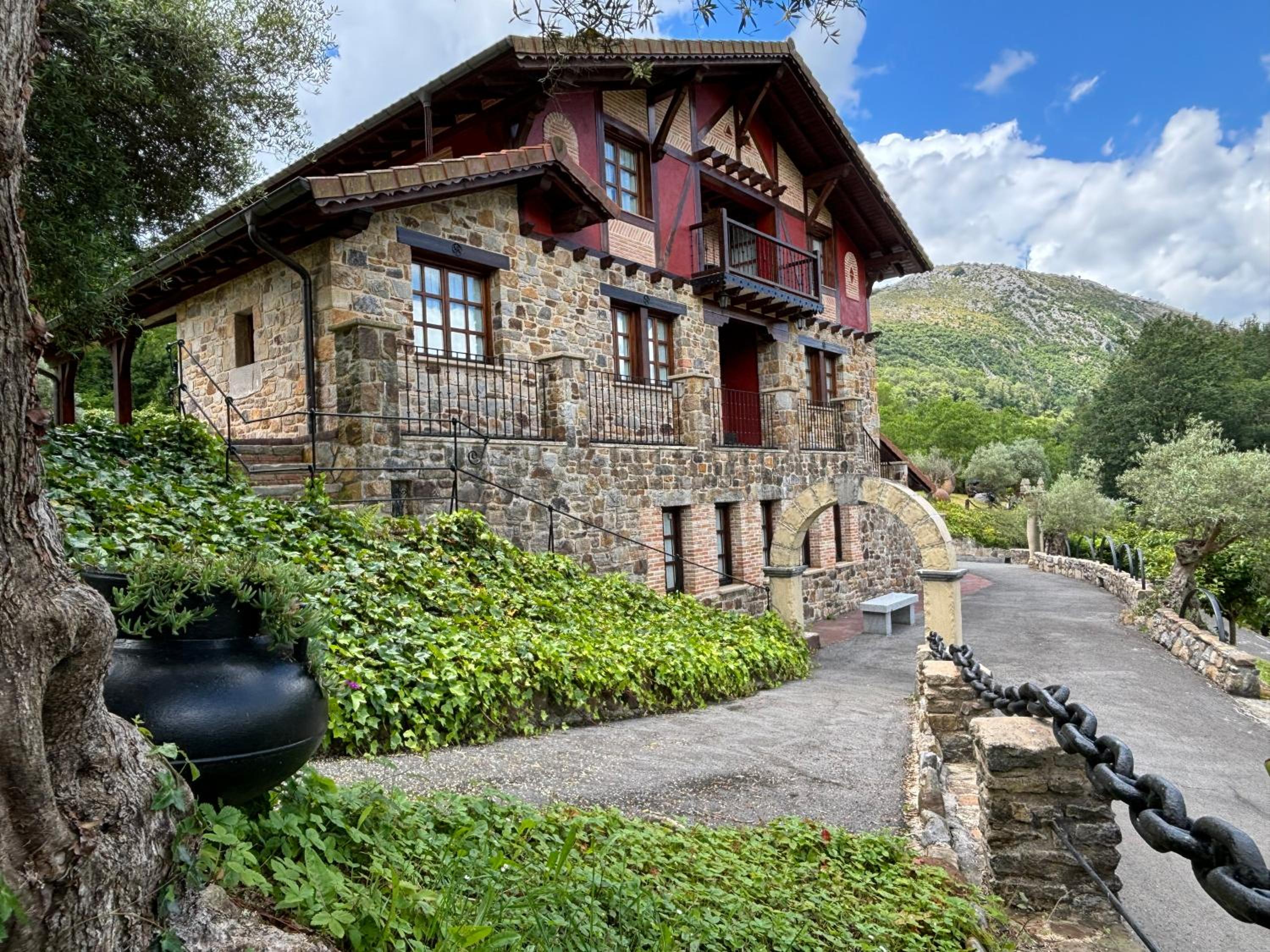 Vivienda turistica jardín con encanto y piscina