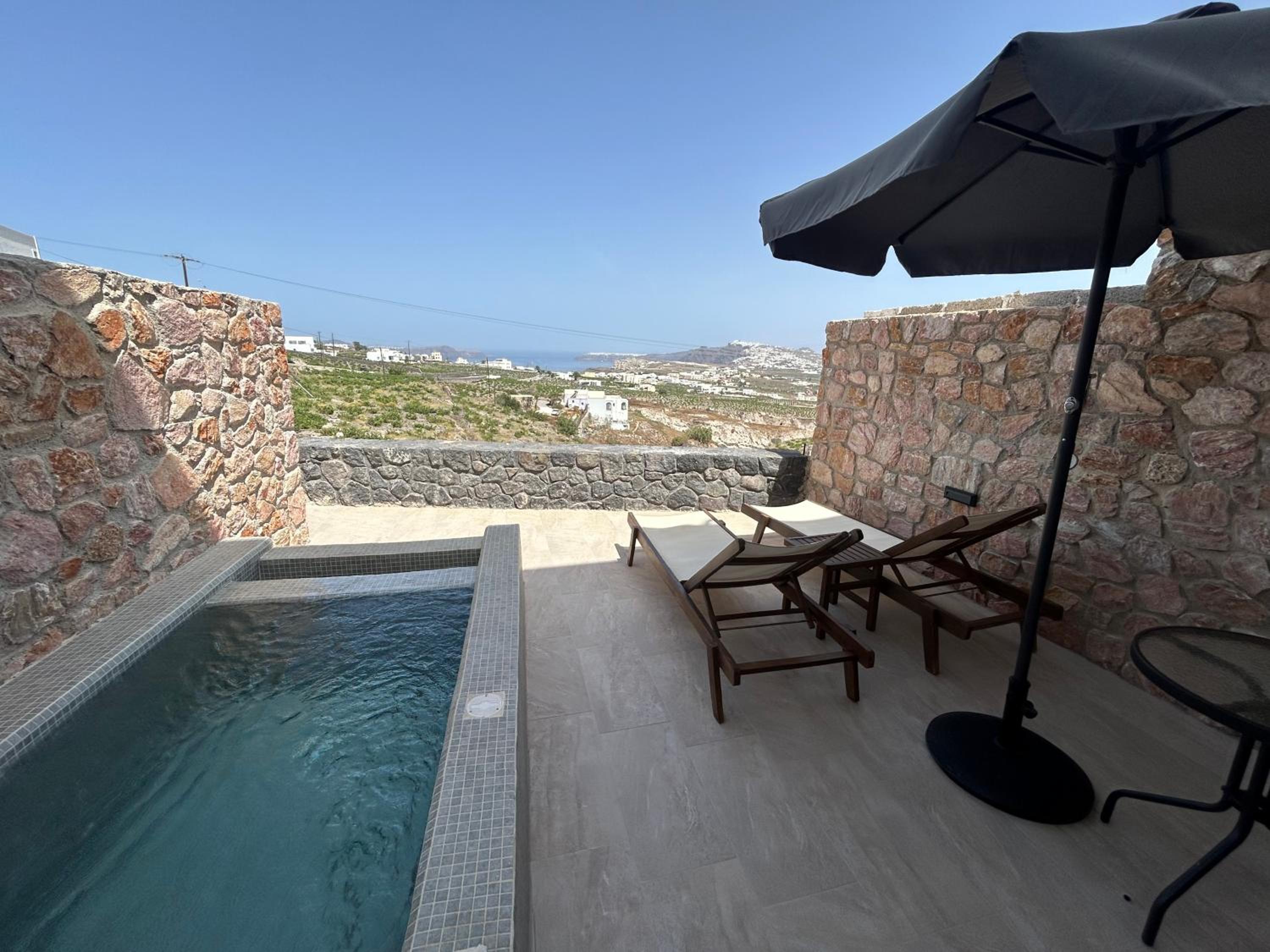 Aroma Cavas en Pirgos — balance & terrace