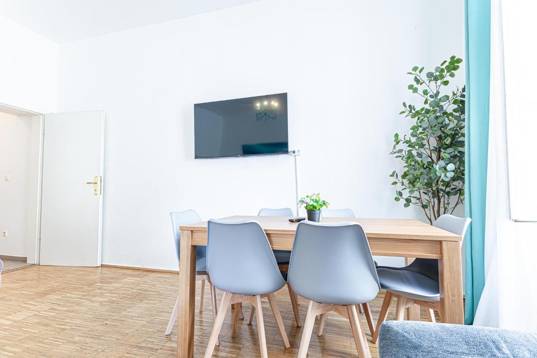 In the Heart of Vienna, Amazing 2BR Apartment with WIFI & TV