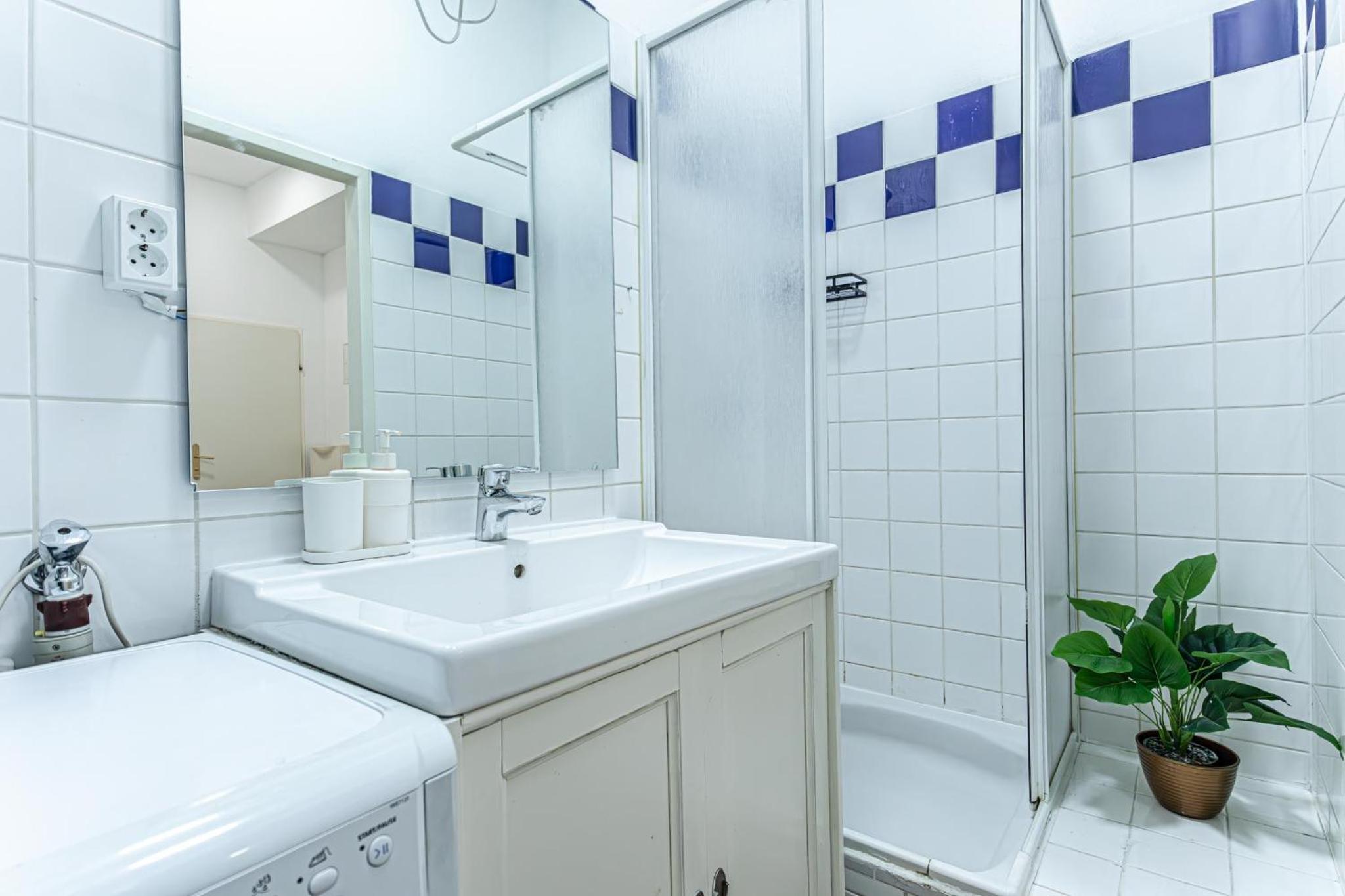 In the Heart of Vienna, Amazing 2BR Apartment with WIFI & TV