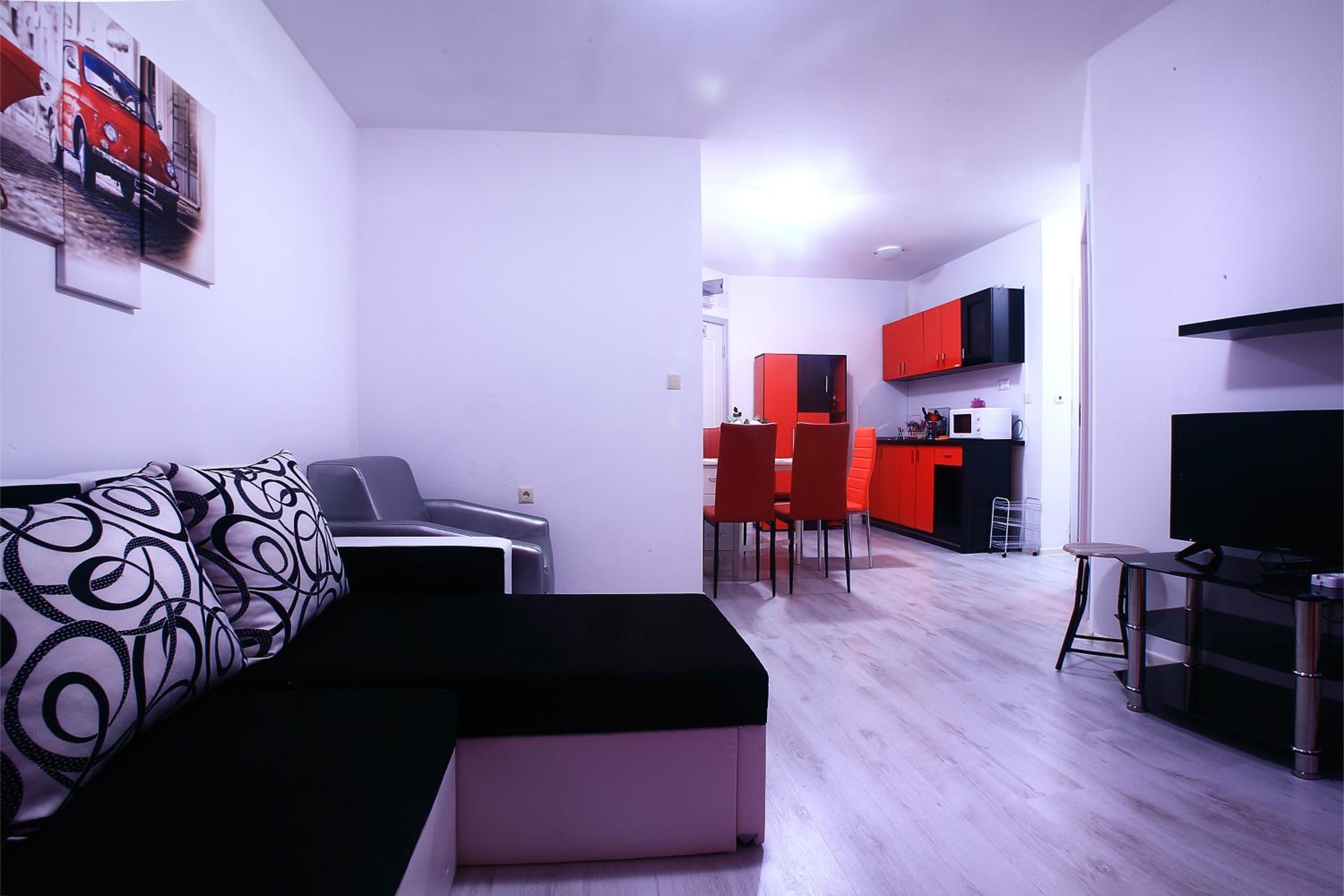Private apartment with parking and pool