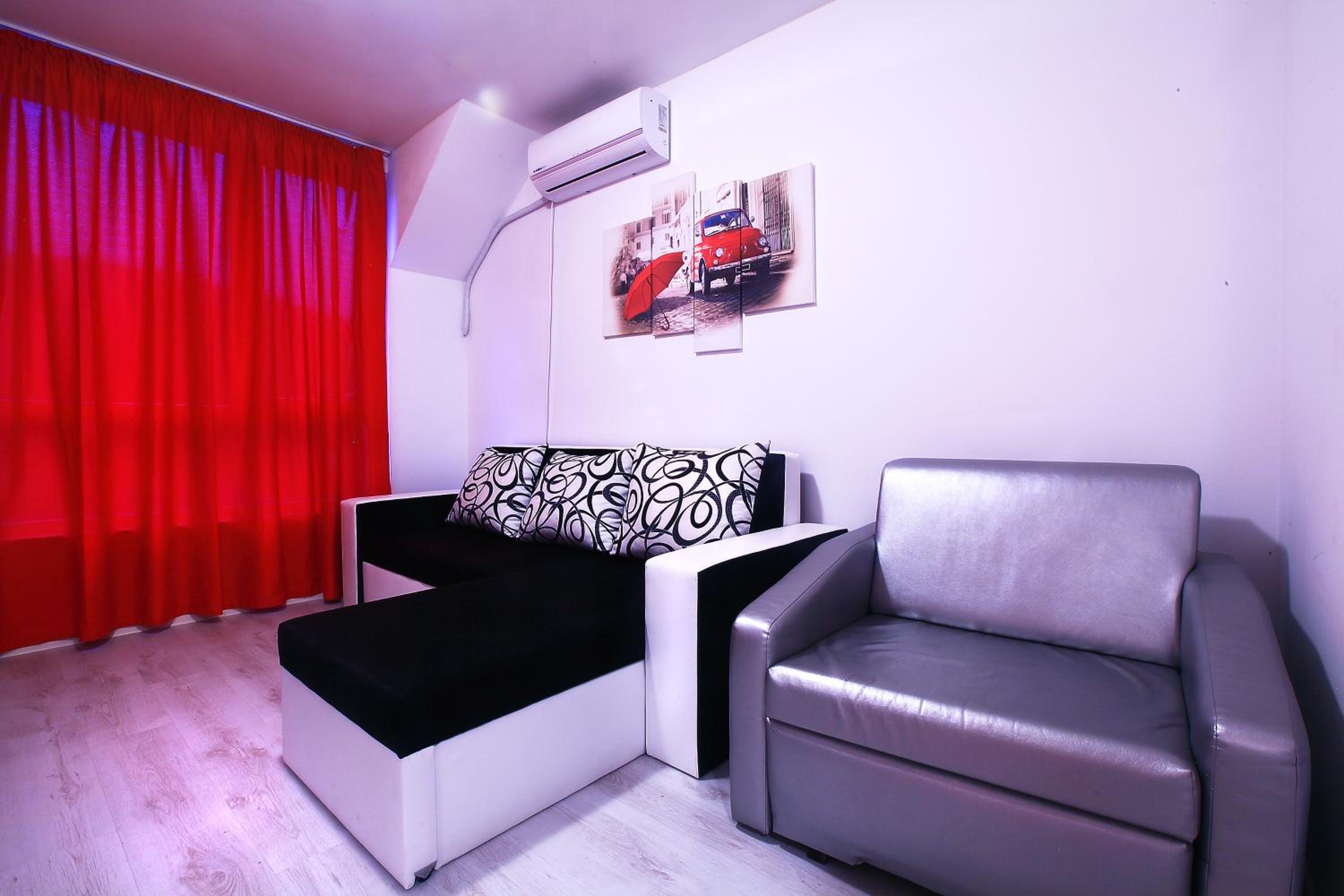 Private apartment with parking and pool