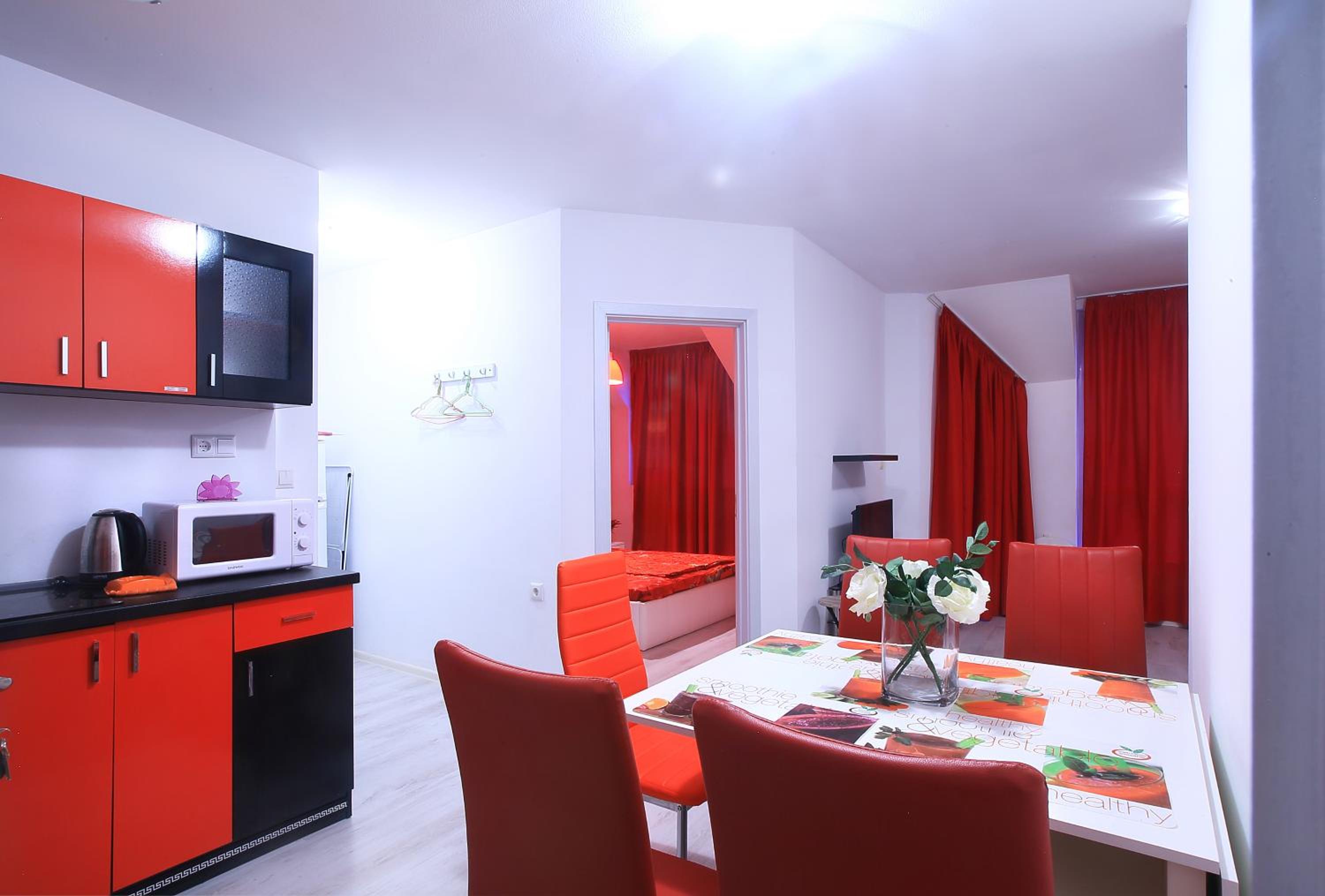 Private apartment with parking and pool