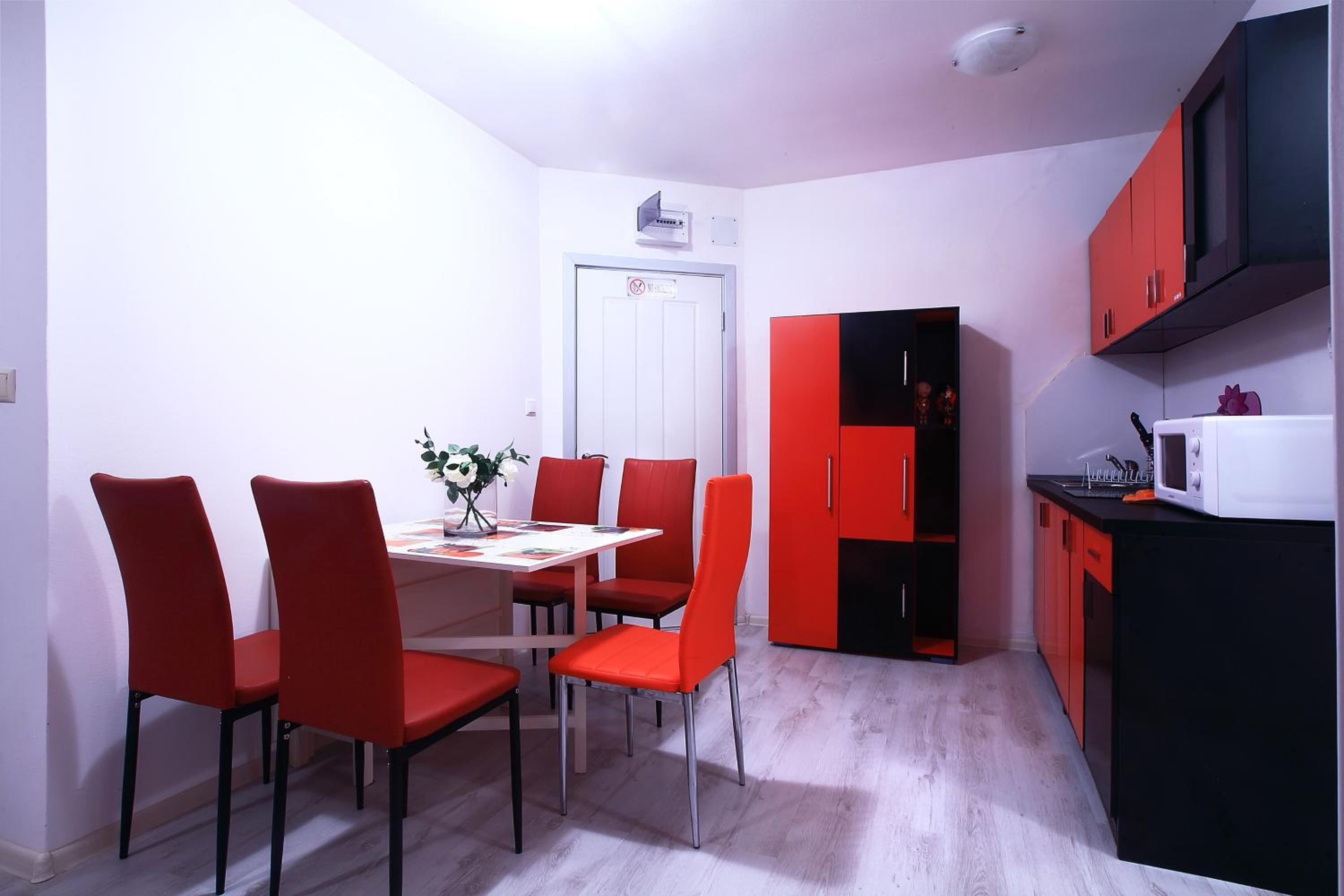 Private apartment with parking and pool