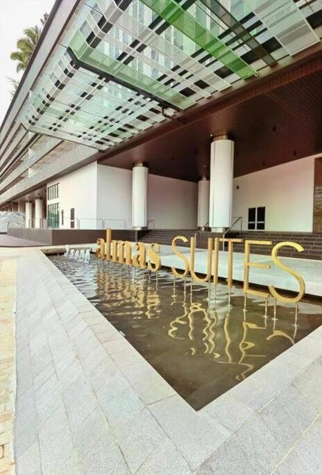 Summer Cozy 2pax Netflix Almas Suite Legoland at Iskandar Puteri Second Link Custom