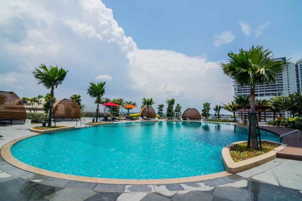 Summer Cozy 2pax Netflix Almas Suite Legoland at Iskandar Puteri Second Link Custom