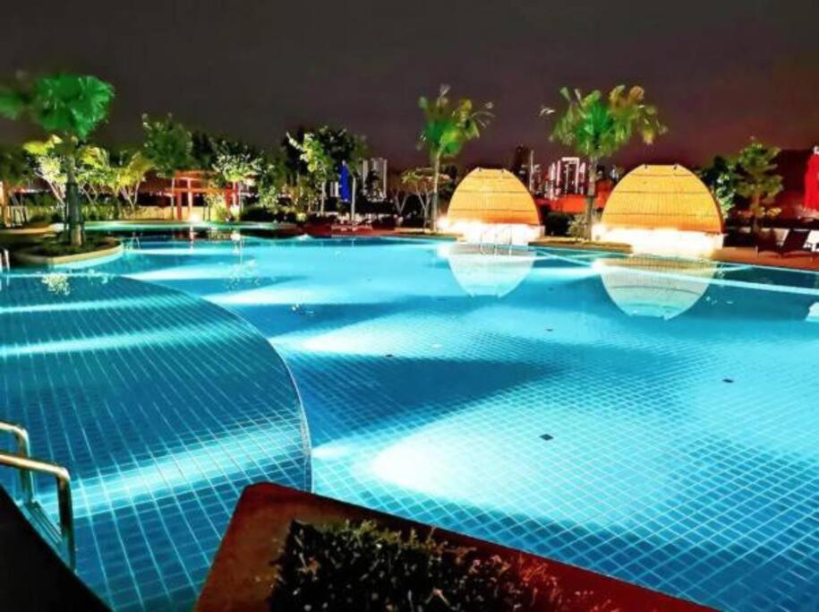 Summer Cozy 2pax Netflix Almas Suite Legoland at Iskandar Puteri Second Link Custom
