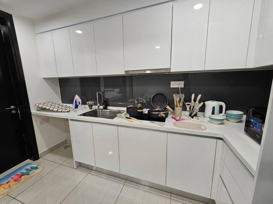 Summer Cozy 2pax Netflix Almas Suite Legoland at Iskandar Puteri Second Link Custom