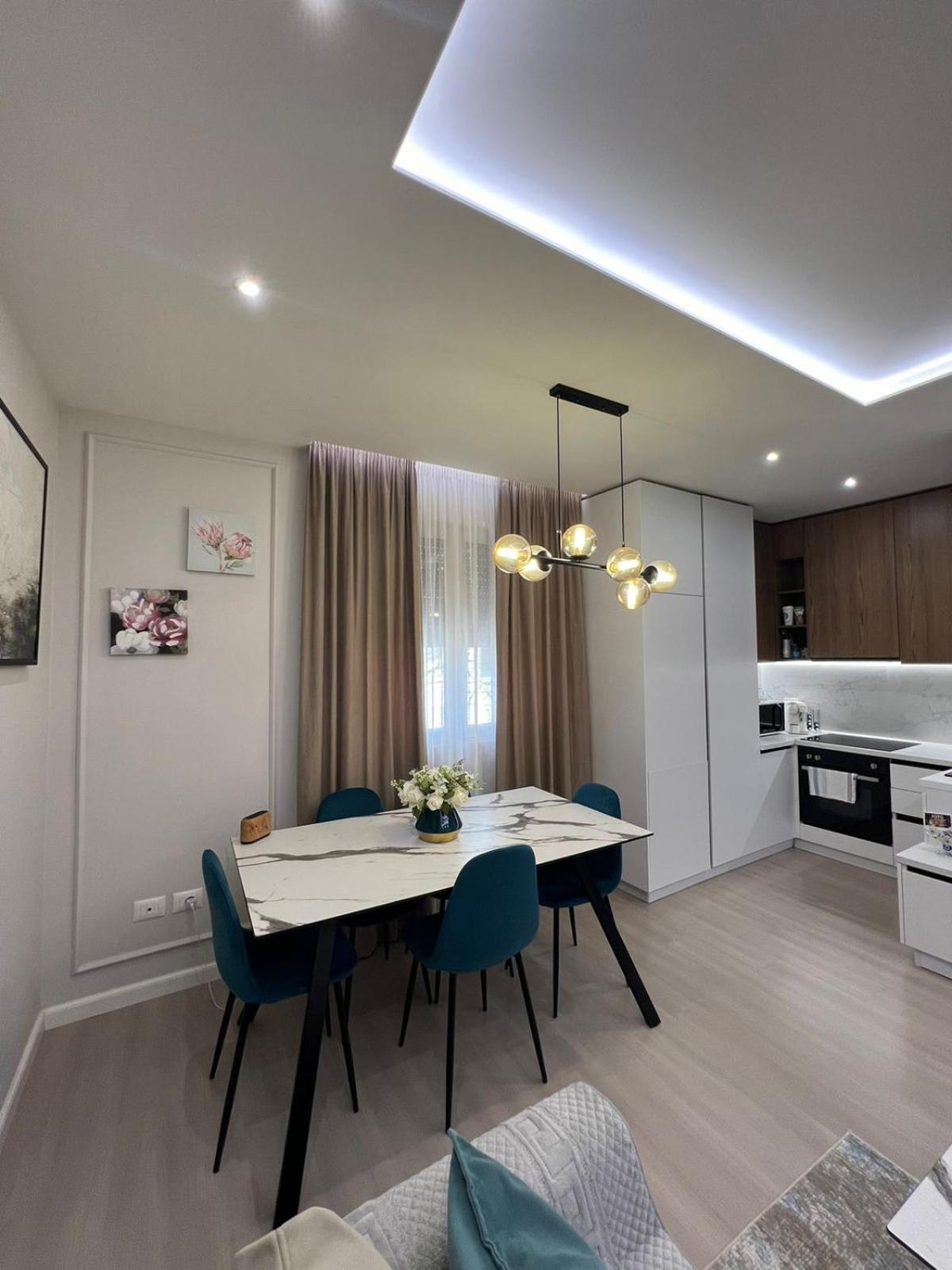Gold Vollga House Durres
