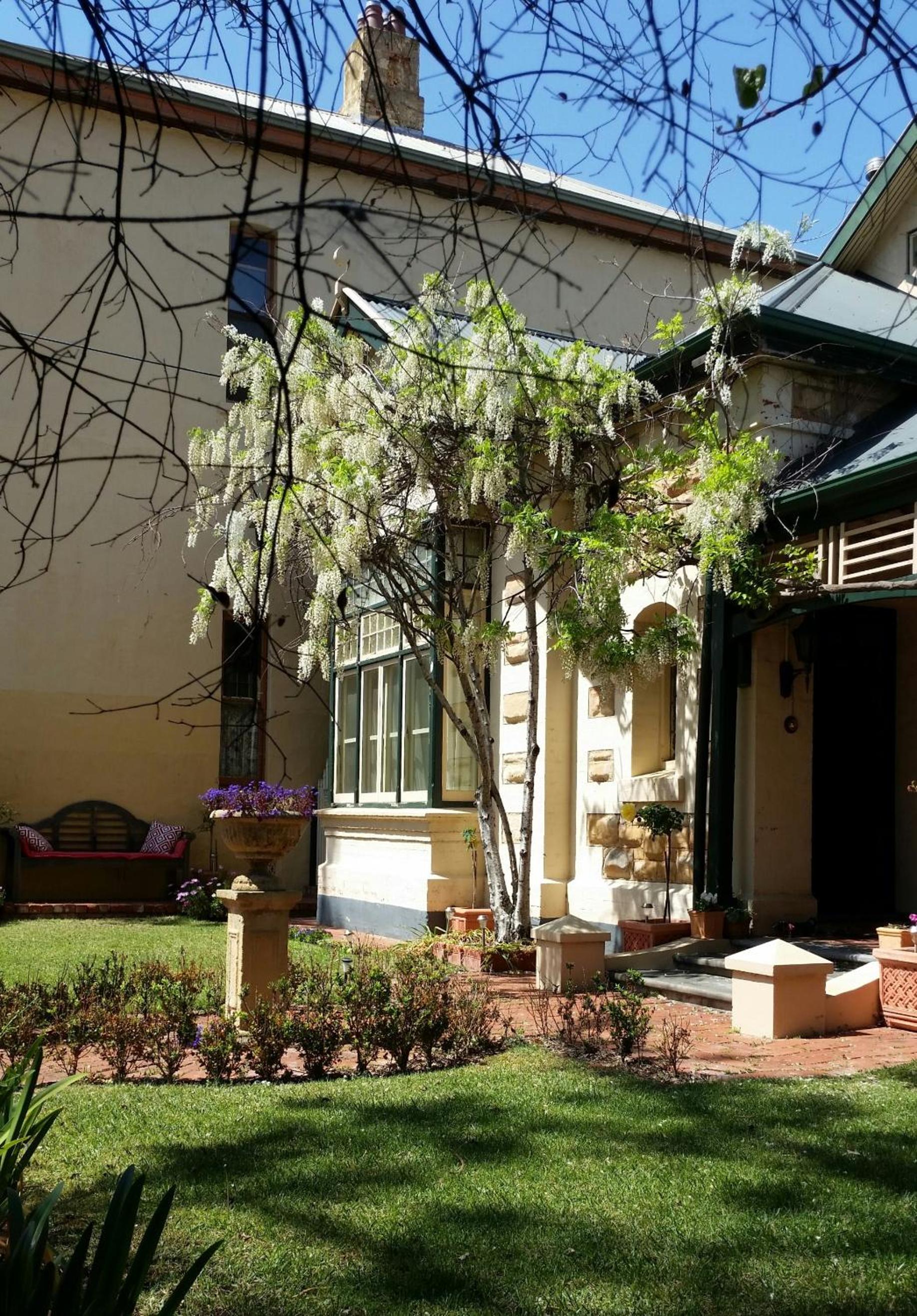 Water Bay Villa Bed & Breakfast