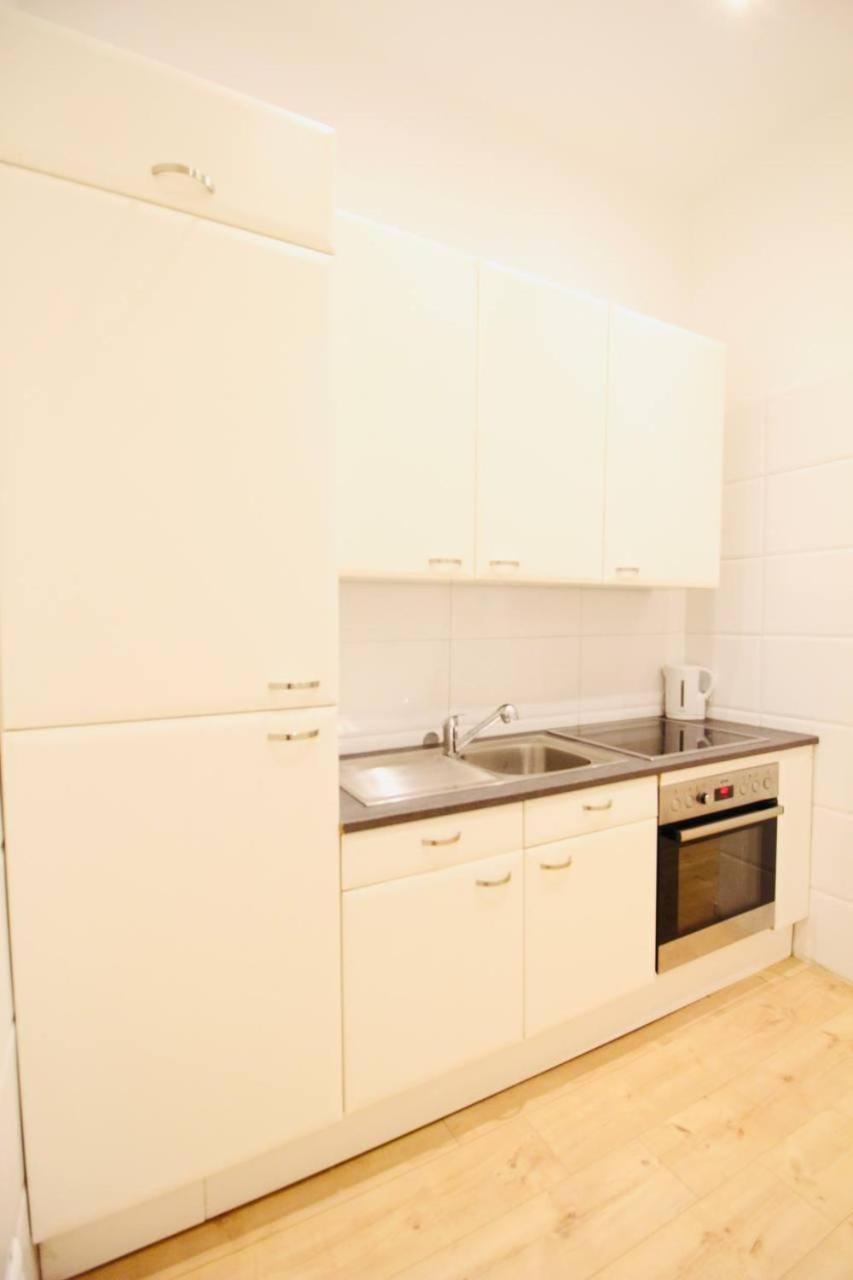 6 min to Amusement Park - Economy Rooms in Shared Apartment