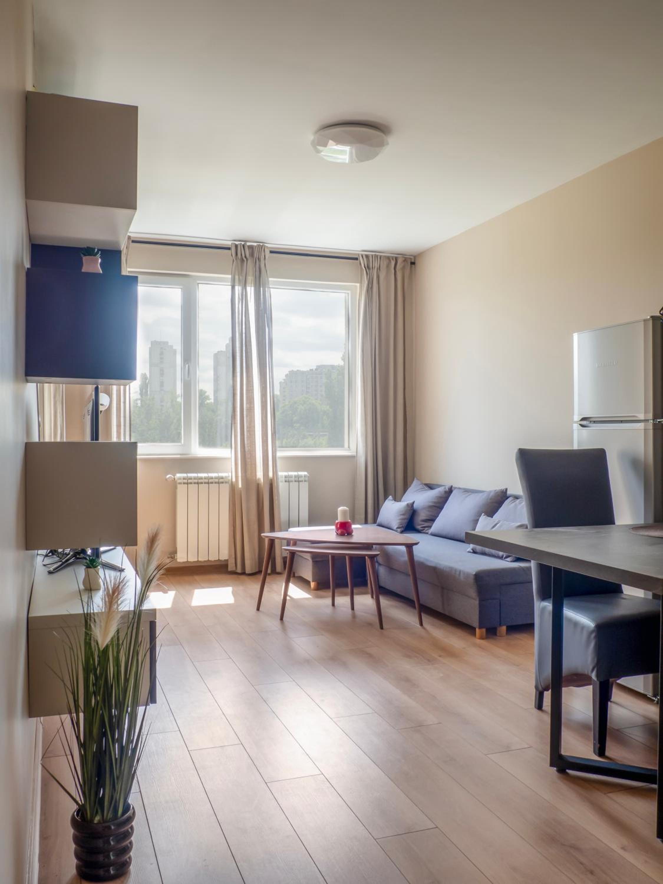 Cozy Apartment with Parking 5 Мinutes from the Center