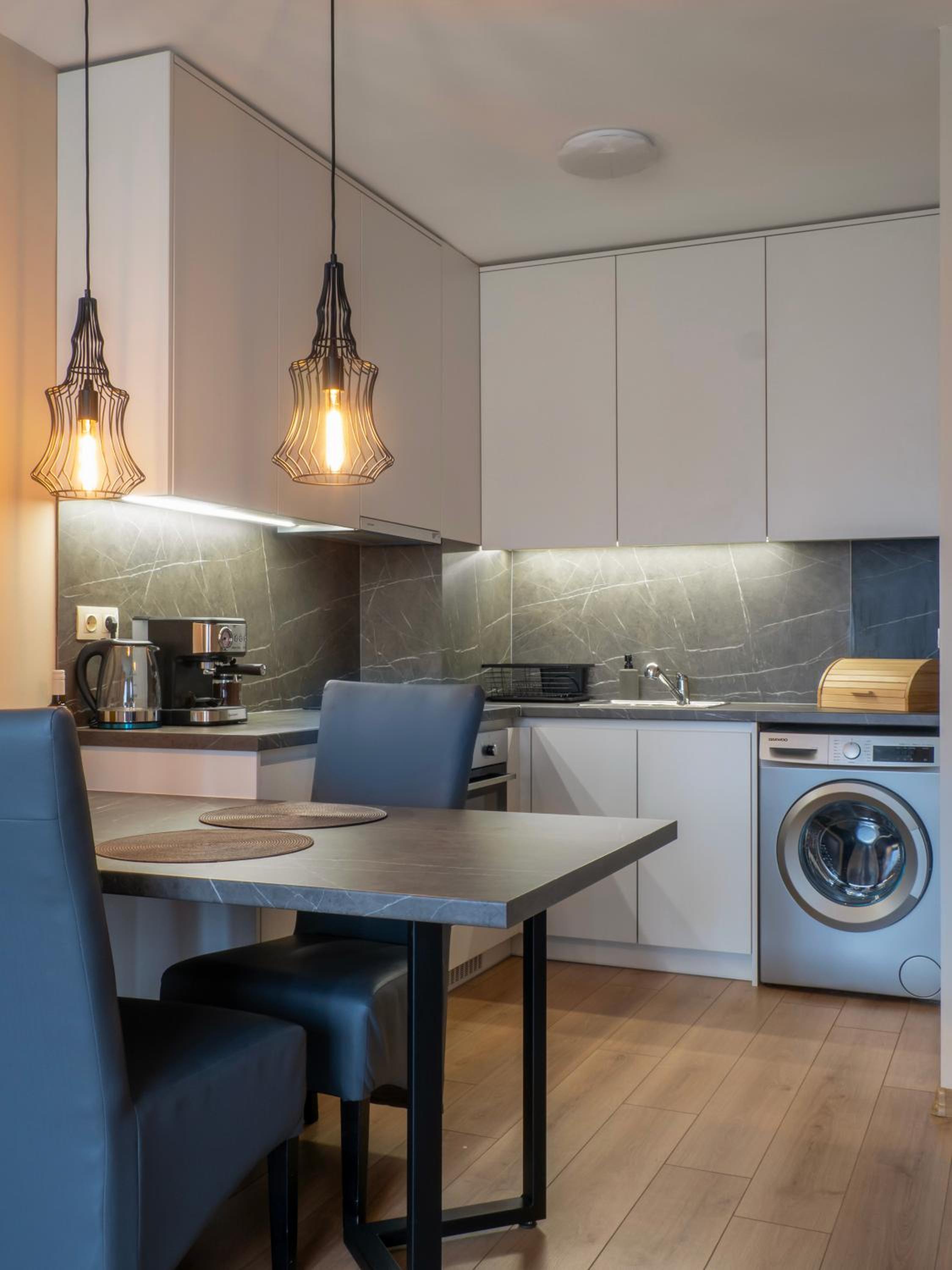 Cozy Apartment with Parking 5 Мinutes from the Center