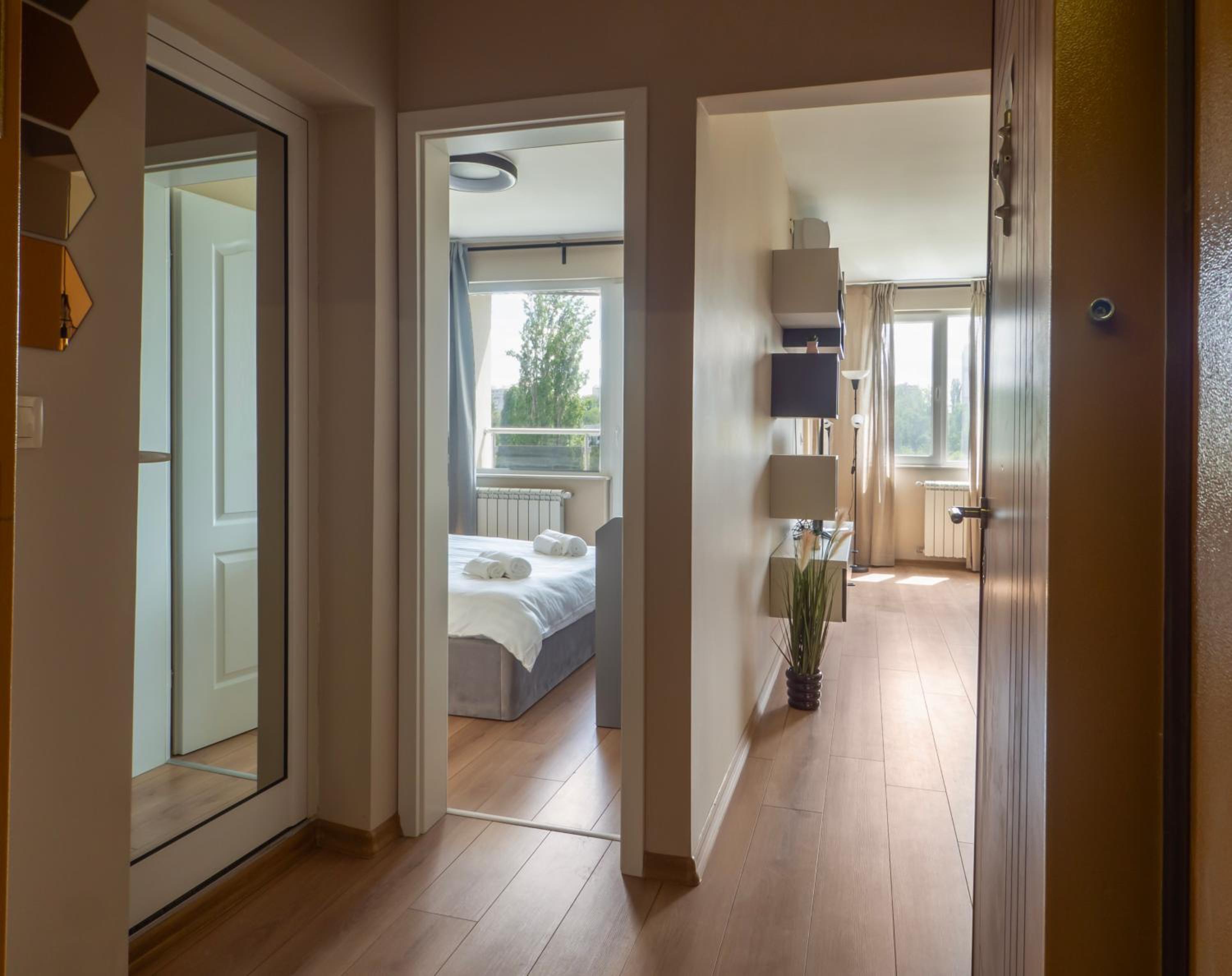 Cozy Apartment with Parking 5 Мinutes from the Center