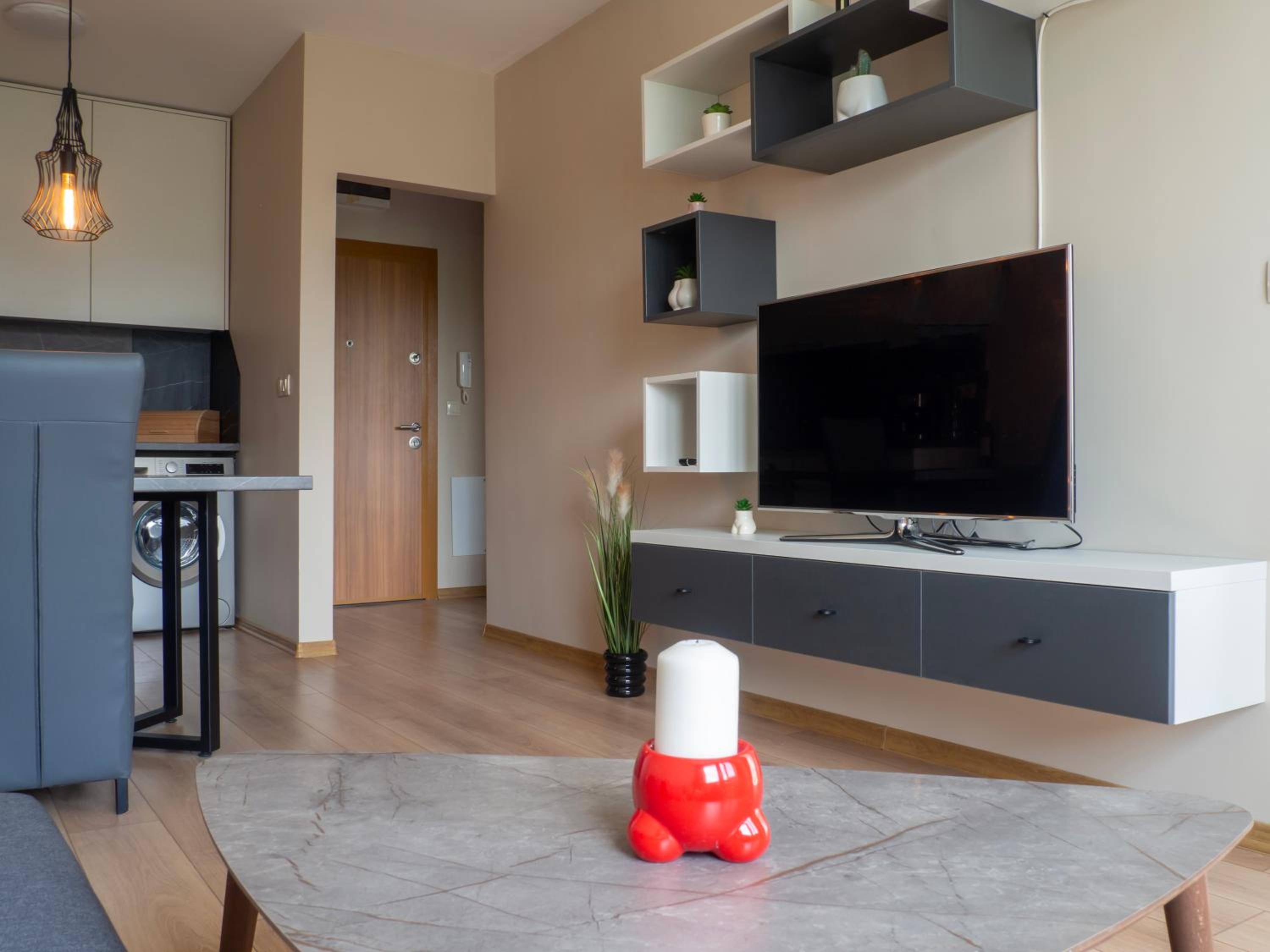 Cozy Apartment with Parking 5 Мinutes from the Center