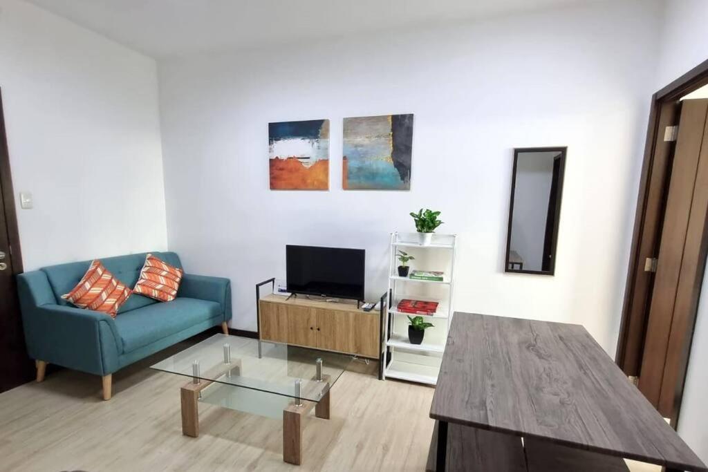 Cozy 1 Bedroom San Lorenzo Place Netflix 4KM NAIA view 3