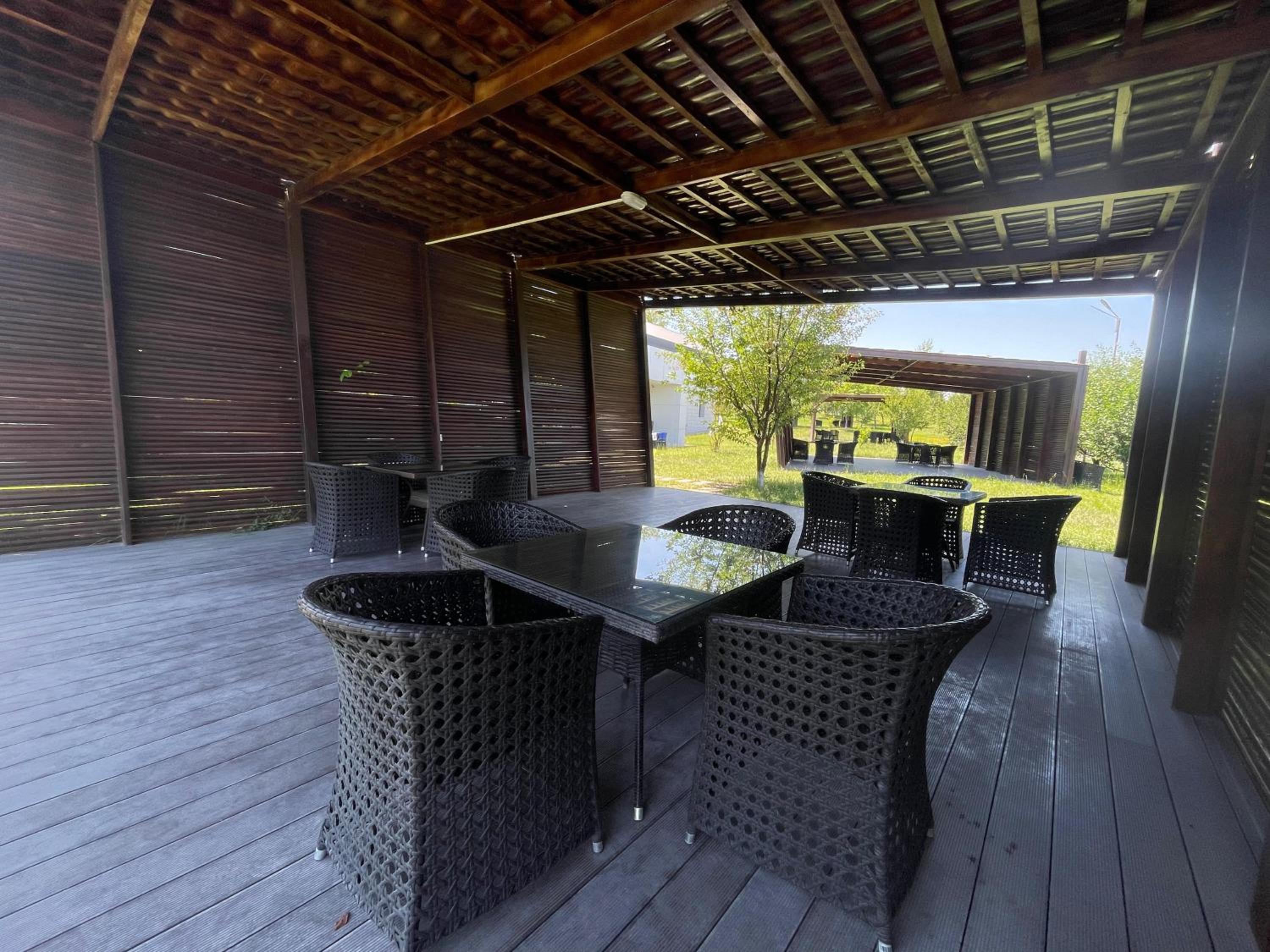 Arena Apartments & Villas Guba