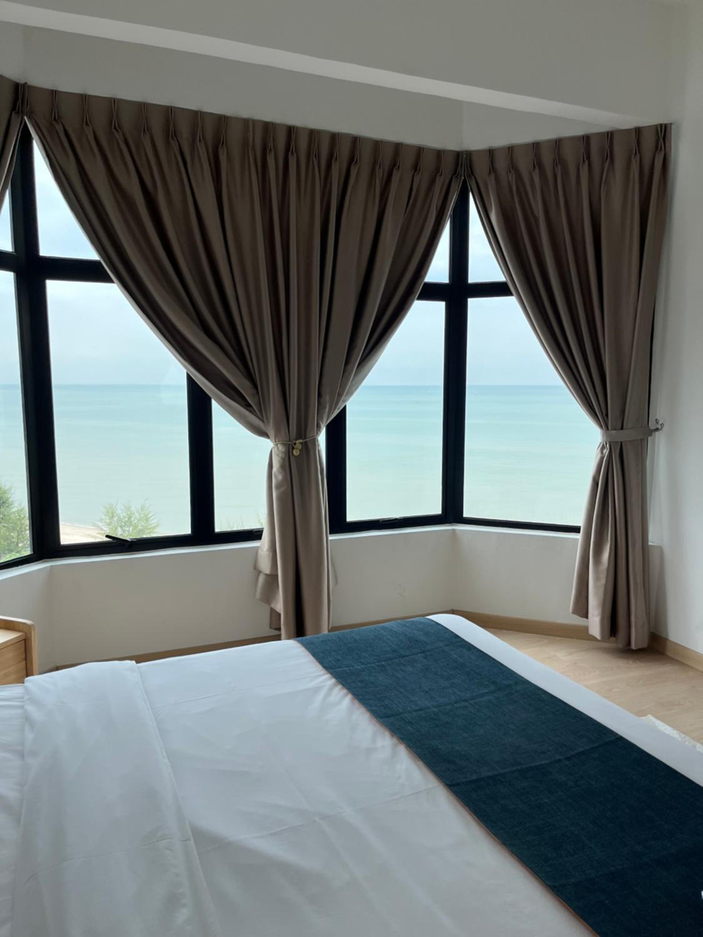 Sea La Vie at Mutiara Beach Resort - Seaview & Netflix free wifi photo 6