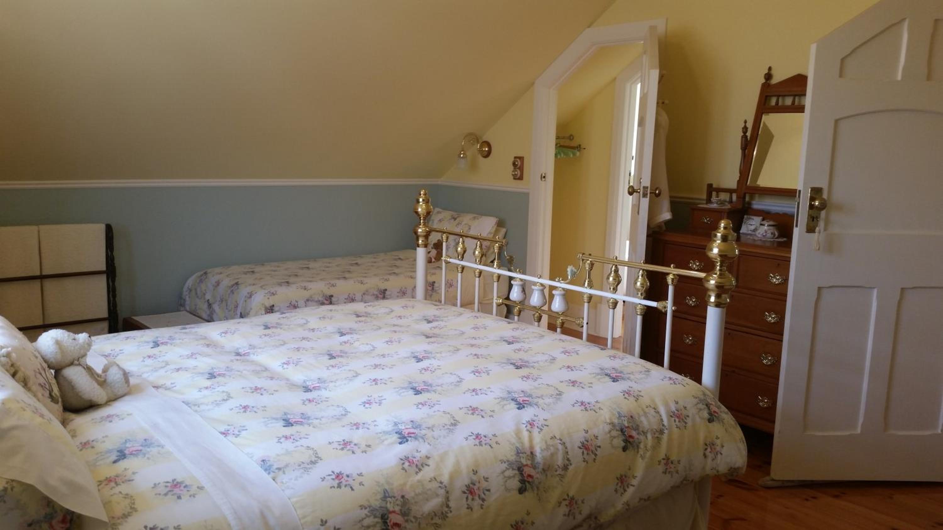 Water Bay Villa Bed & Breakfast