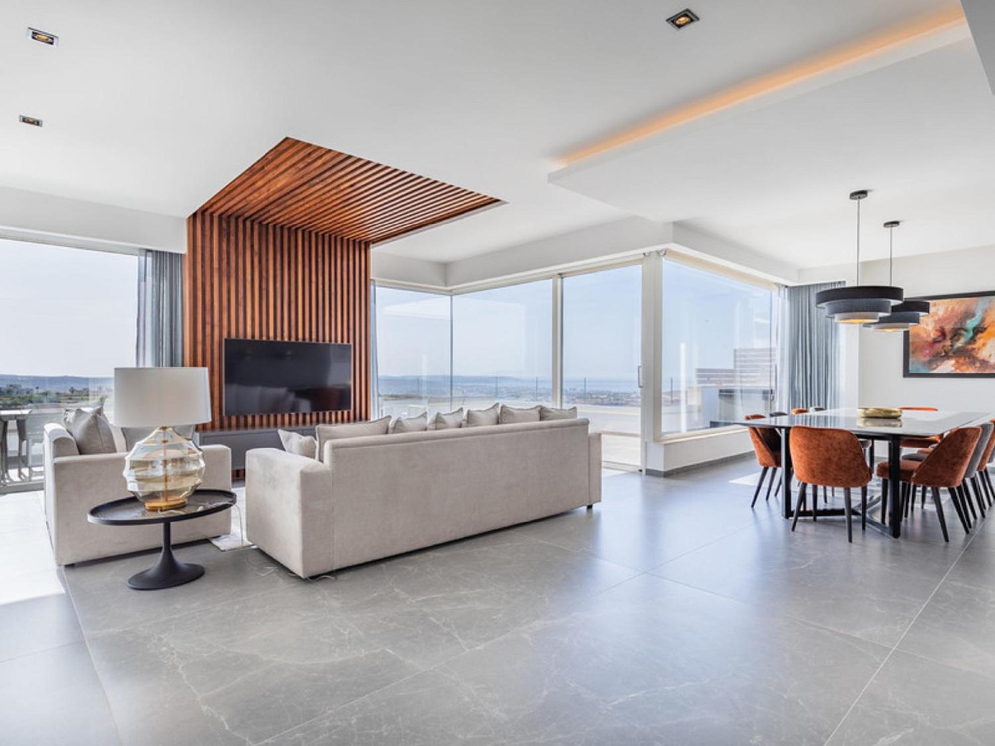 Stunning corner penthouse - Prime location view 2