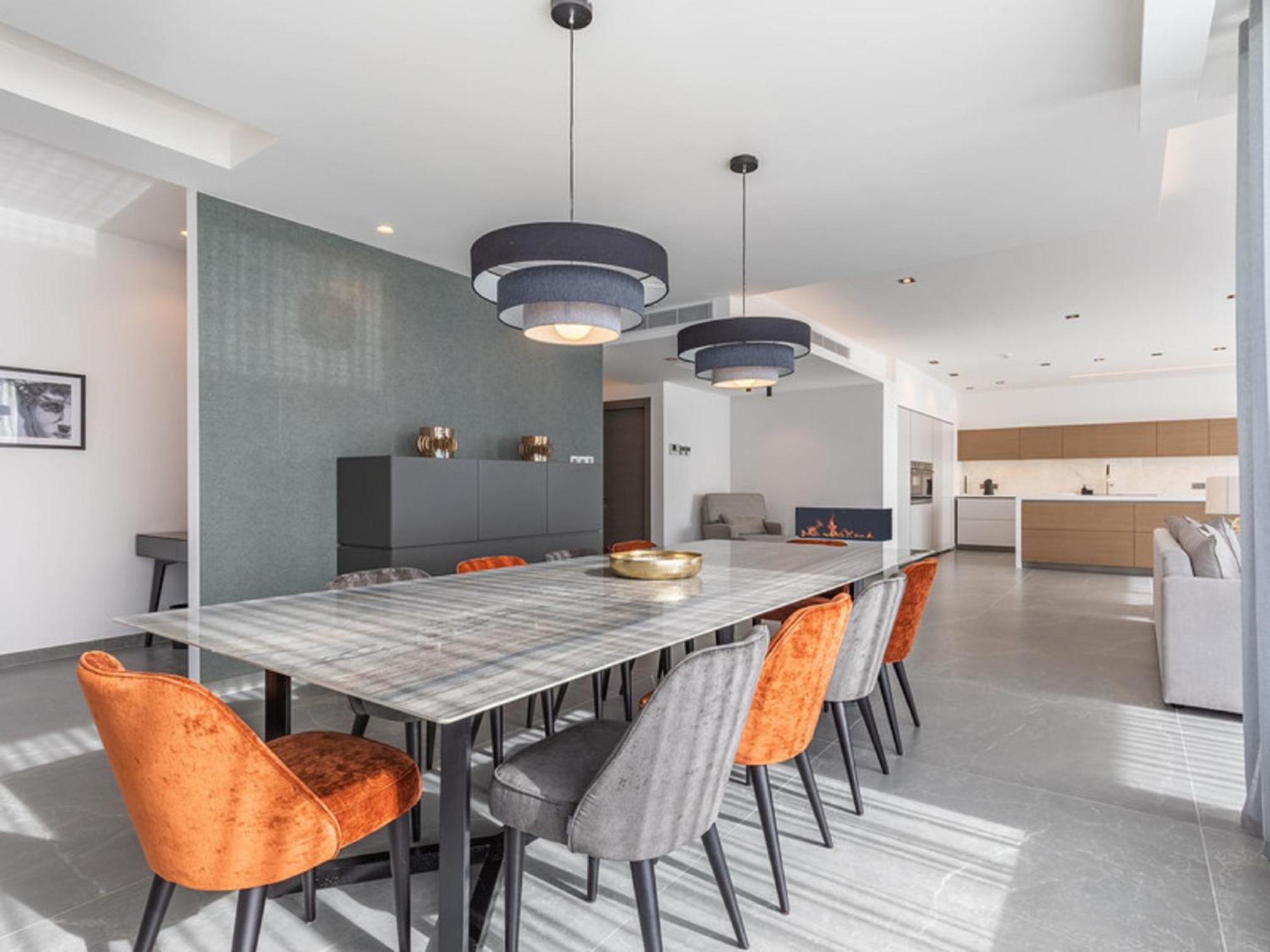 Stunning corner penthouse - Prime location view 3