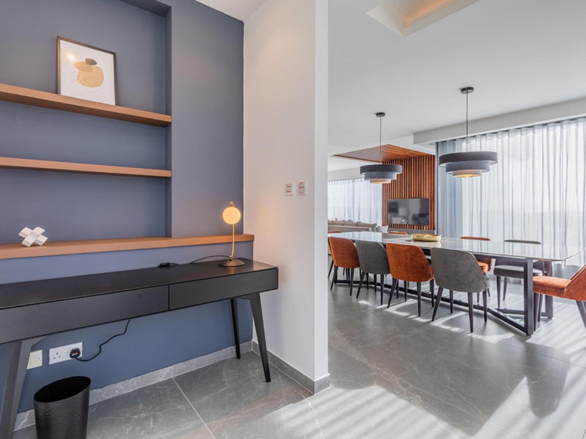 Stunning corner penthouse - Prime location view 5