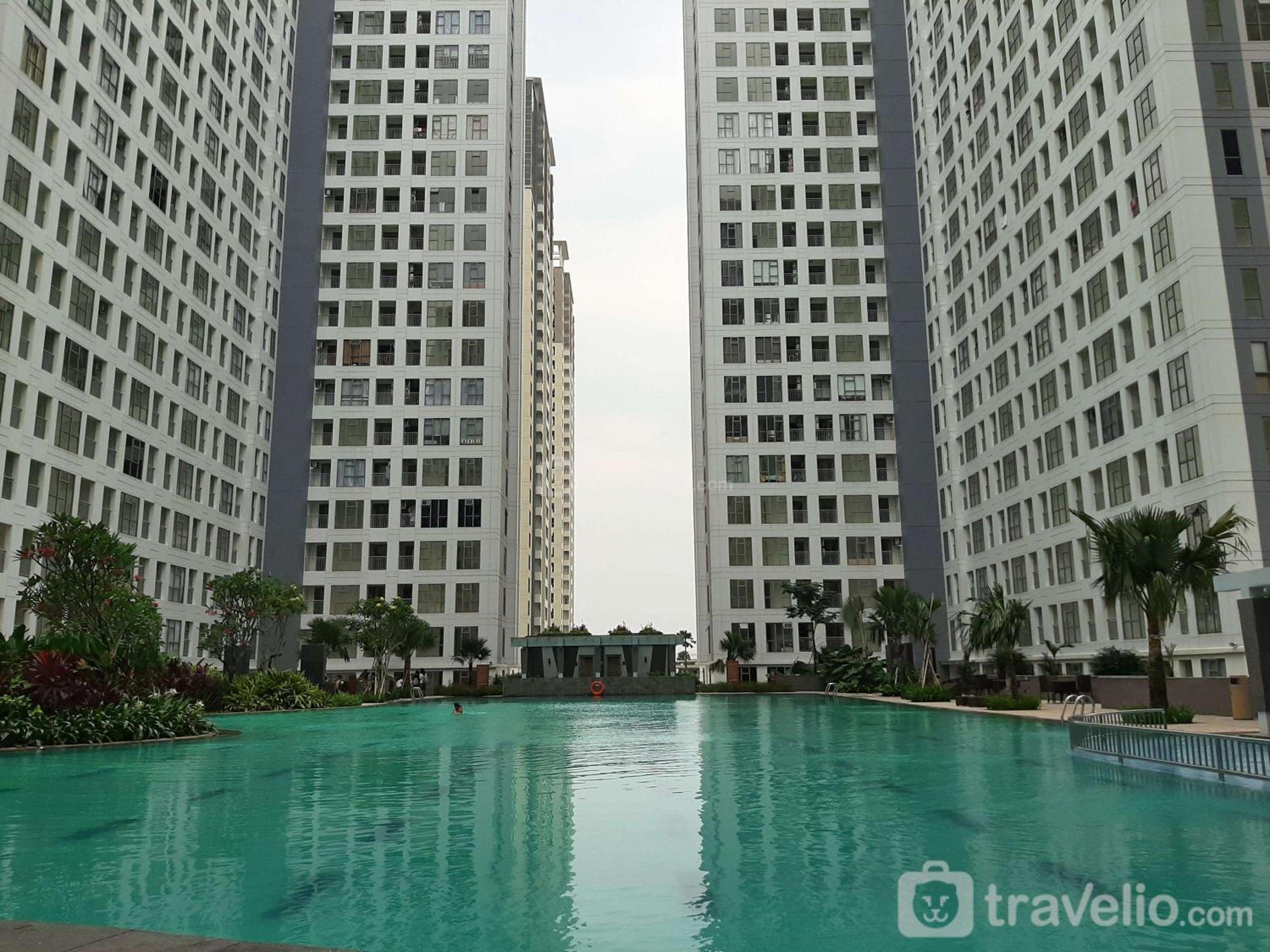 Pool View Studio Apartment at M-Town Residence By Travelio view 4