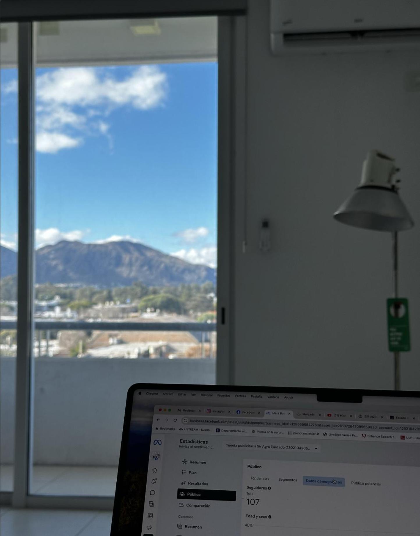 Un Departamento Cómodo con Vistas Increíbles a las Sierras