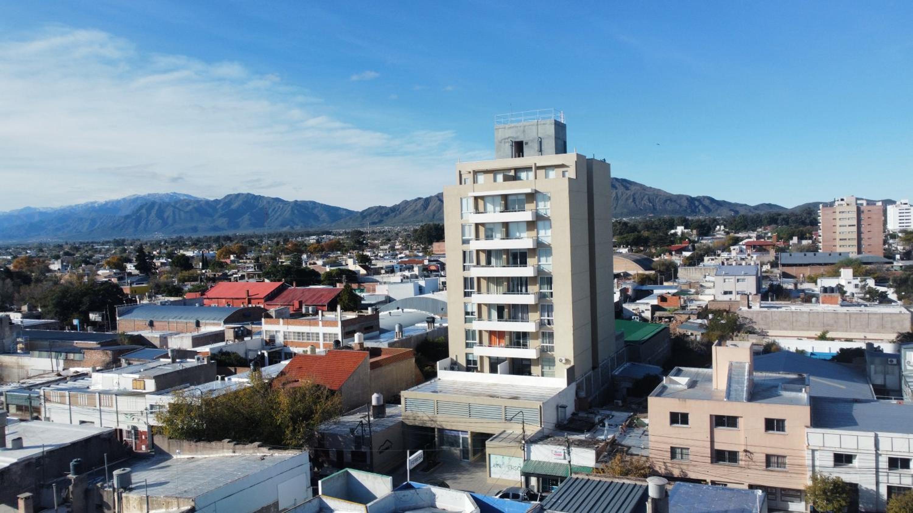 Un Departamento Cómodo con Vistas Increíbles a las Sierras