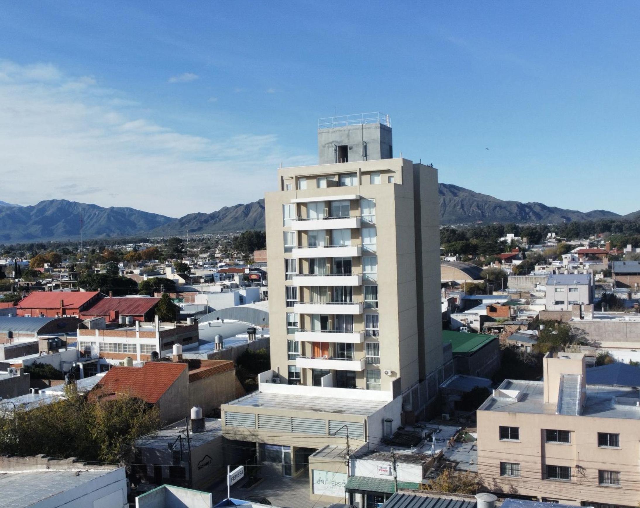 Un Departamento Cómodo con Vistas Increíbles a las Sierras