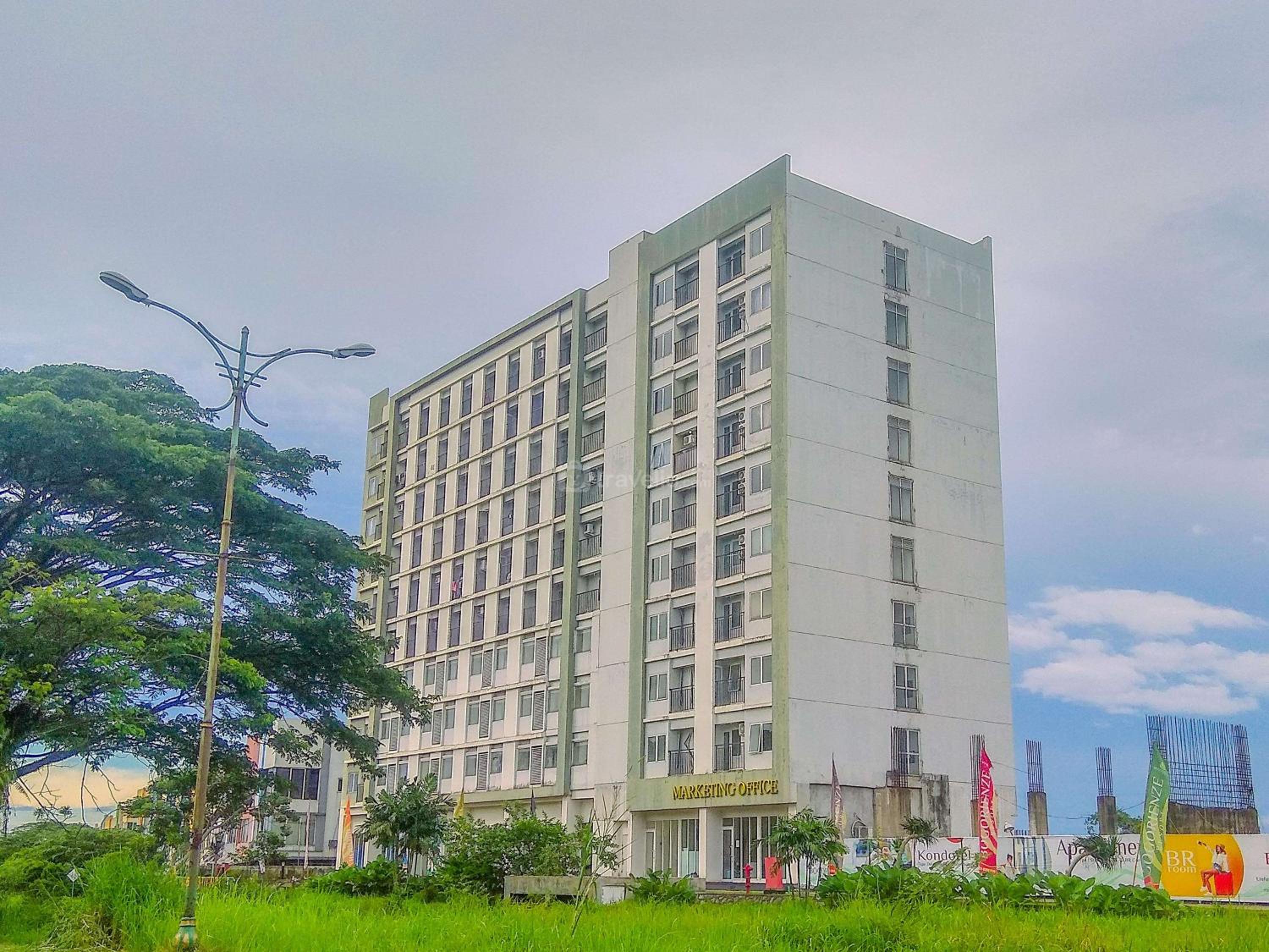 Warm and Cozy Living 2BR Bogorienze Apartment By Travelio