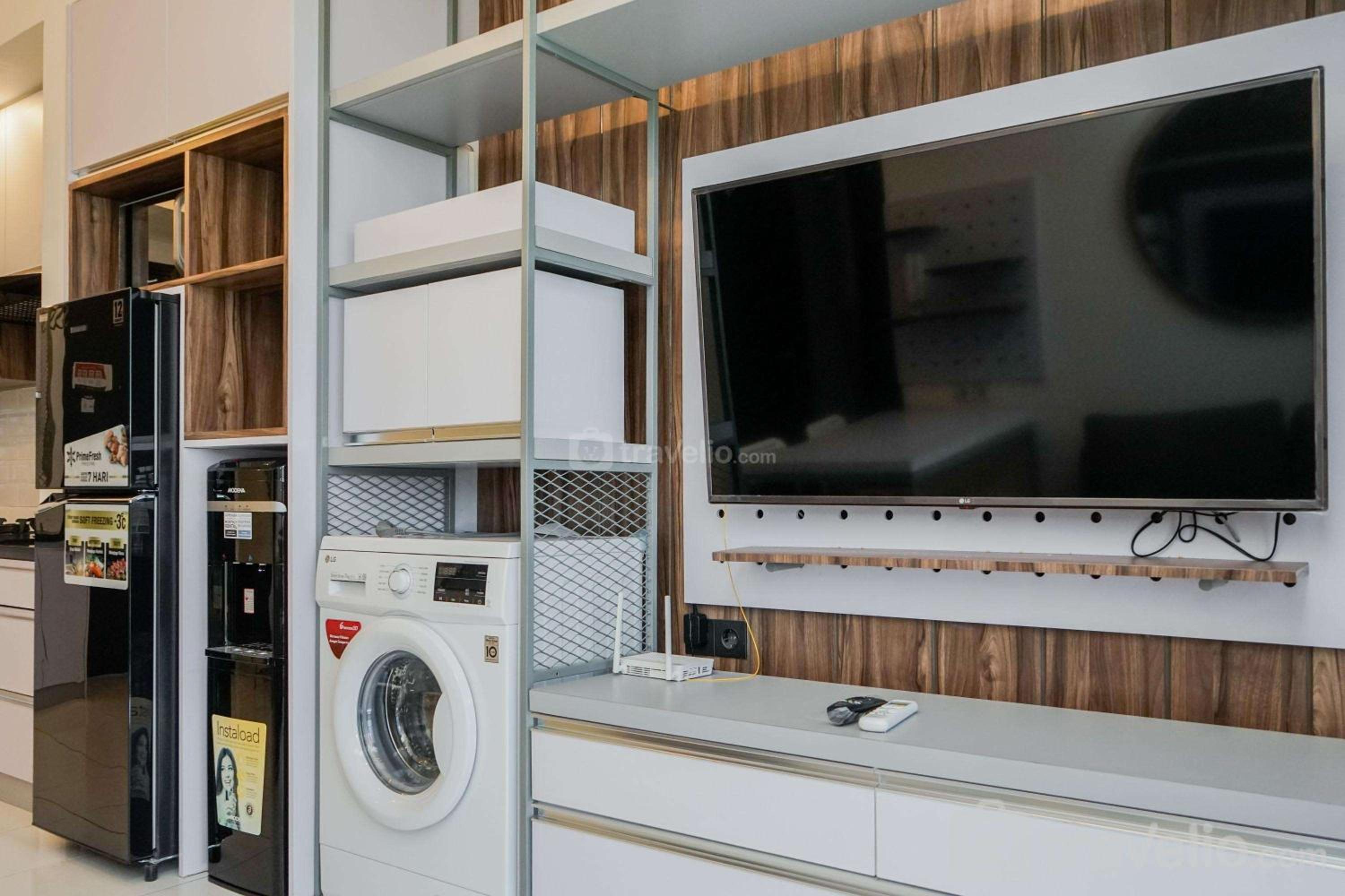 Premium Relaxing 2BR at Casa de Parco Apartment By Travelio view 3
