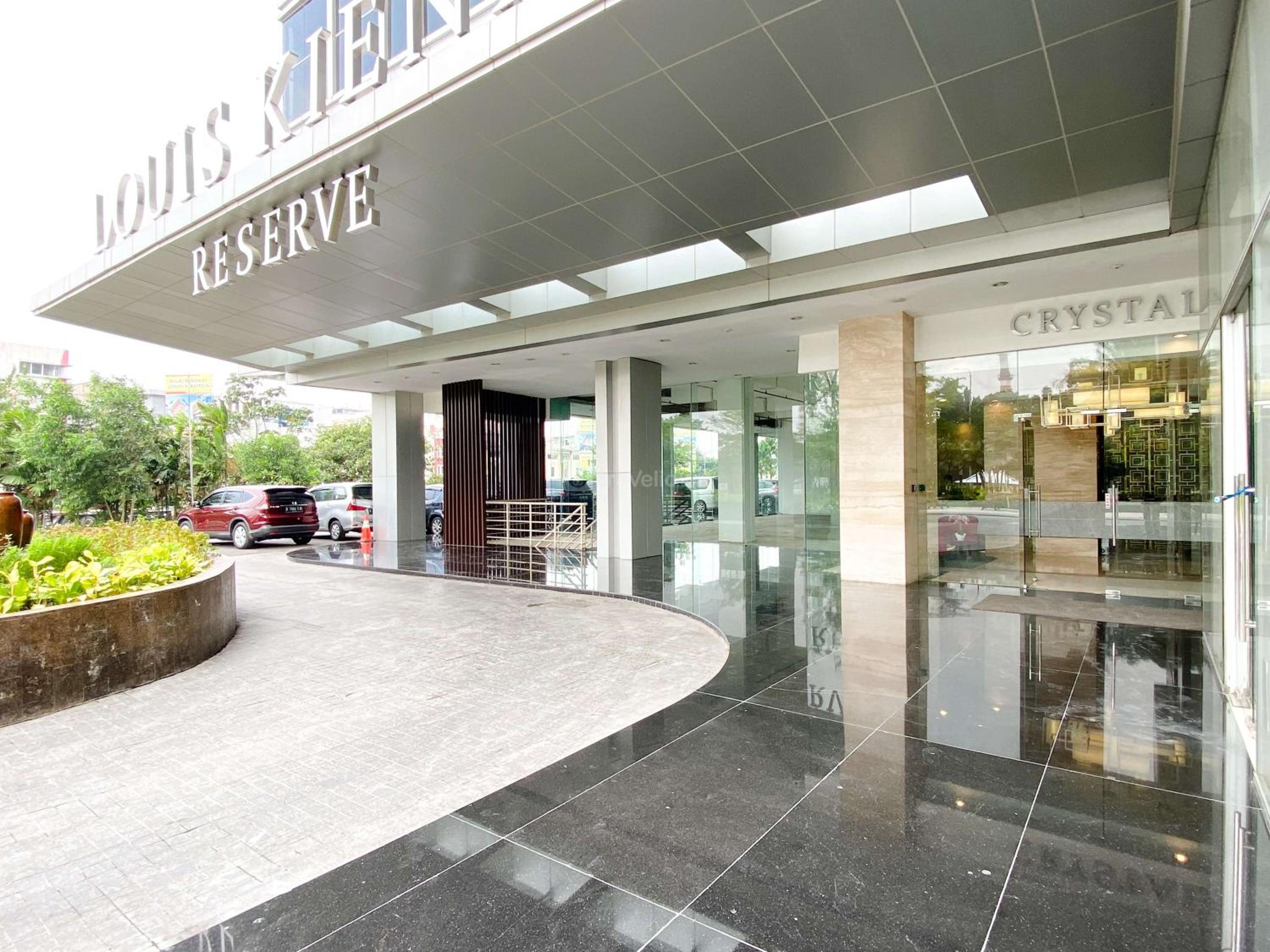 Comfort Stay and Homey 2BR Pollux Chadstone Apartment By Travelio