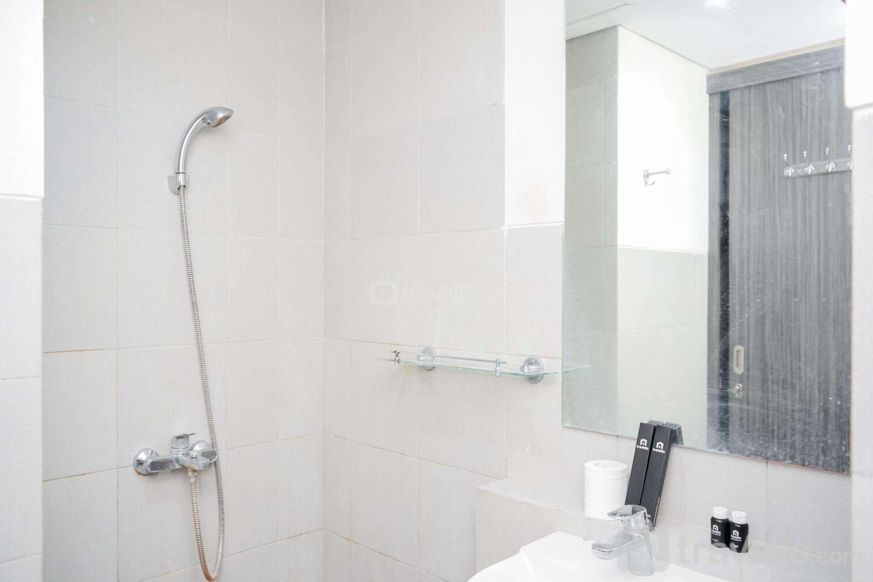 Modern Classic Studio Room Bintaro Icon Apartment By Travelio view 2