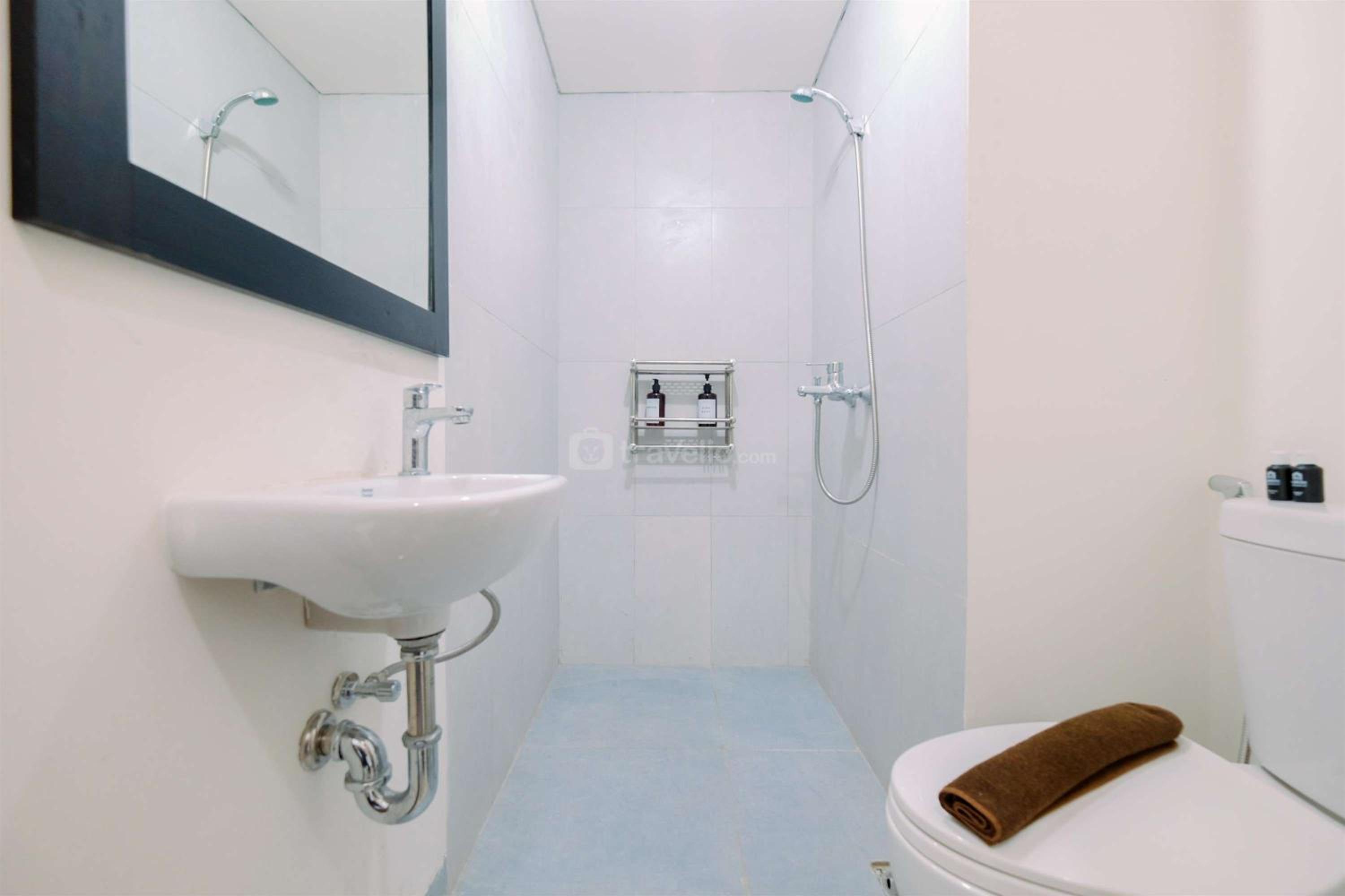 Cozy and Restful Studio LRT City Sentul - Royal Sentul Park Apartment By Travelio view 4