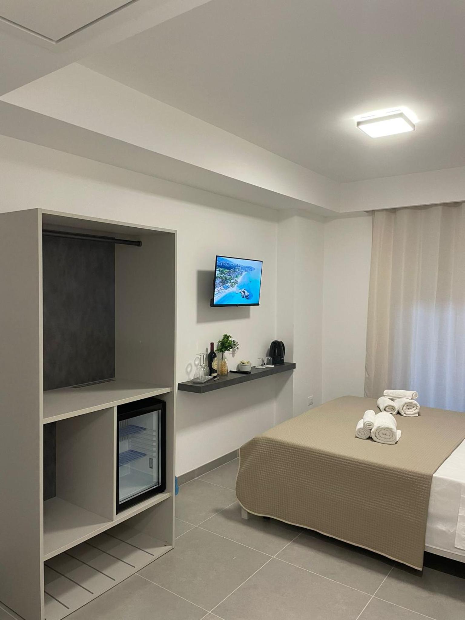 Soraya Rooms Tropea view 4