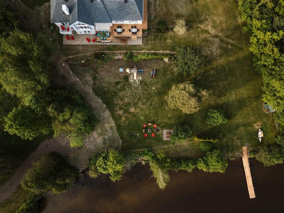 Hollywood River Access Hot Tub Games 16 P