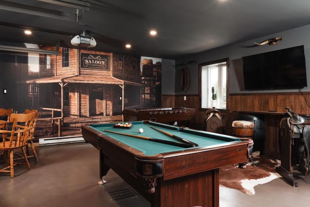 Hollywood River Access Hot Tub Games 16 P