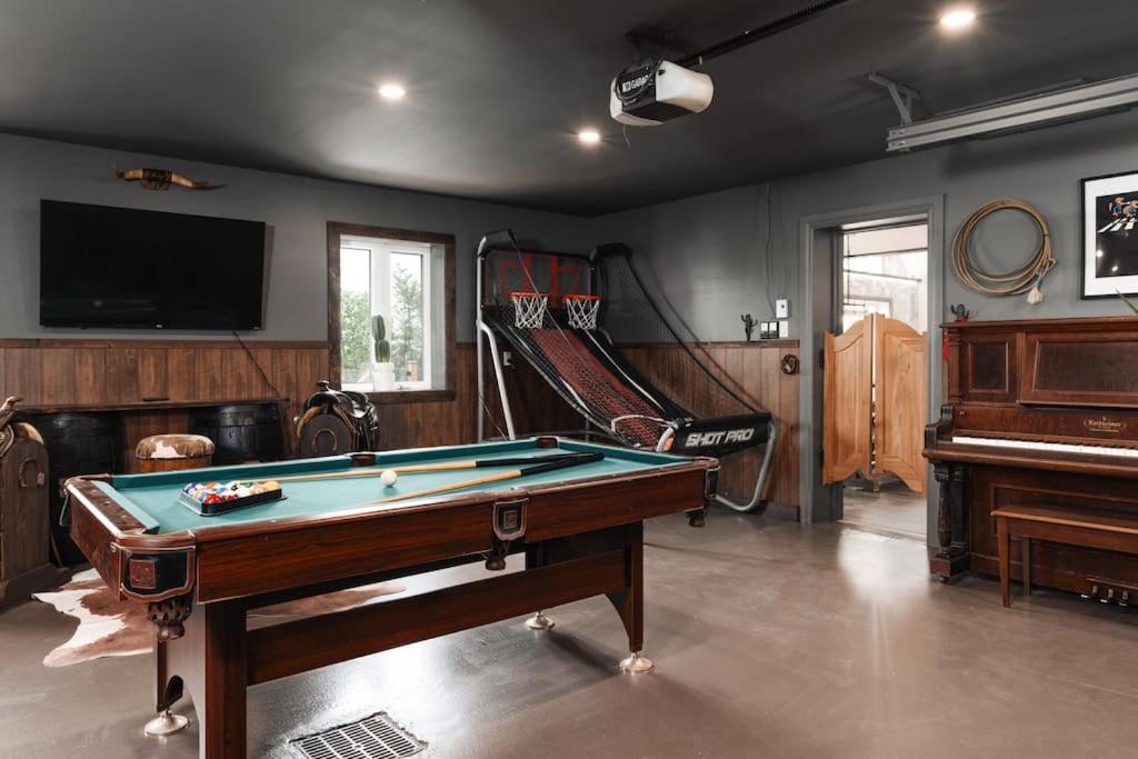 Hollywood River Access Hot Tub Games 16 P