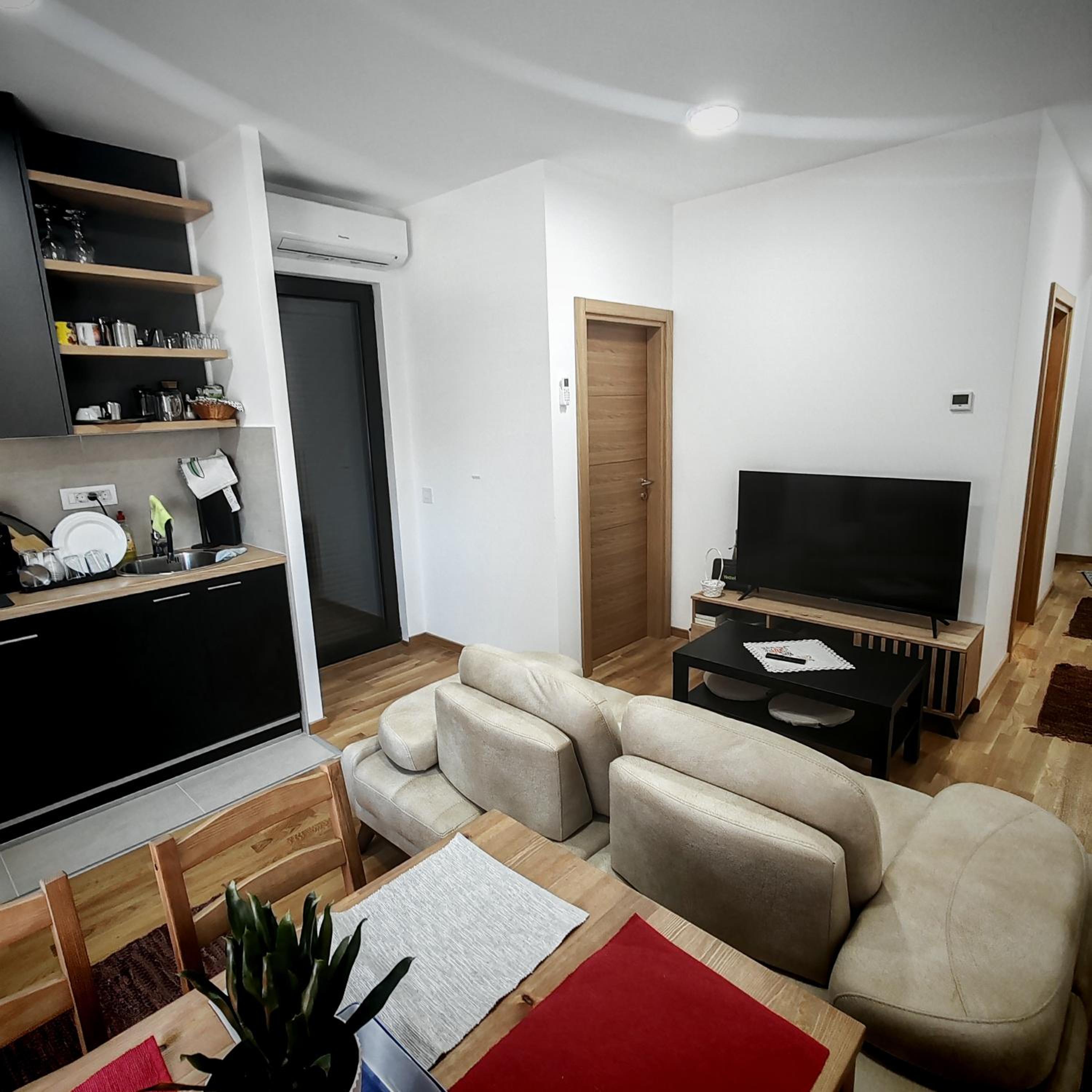 Apartmani Crnobrnja view 5