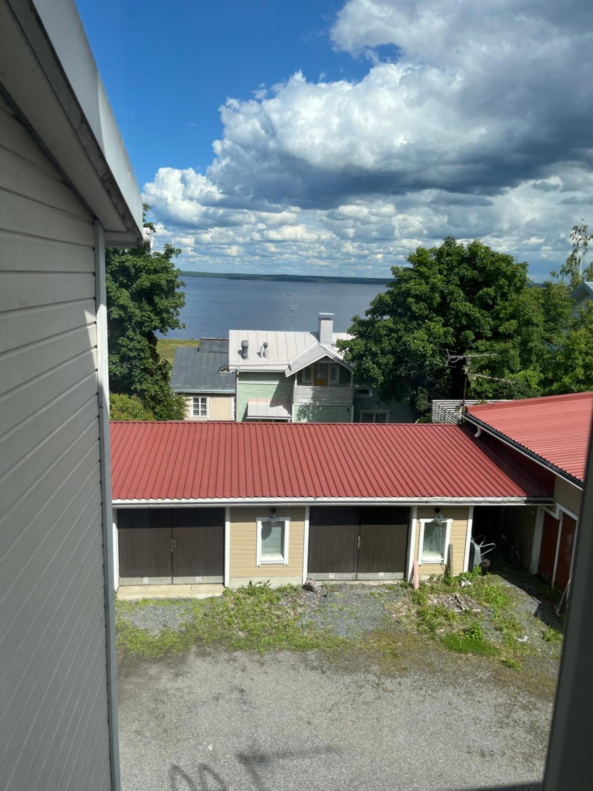 Koko huoneisto järvinäköalalla