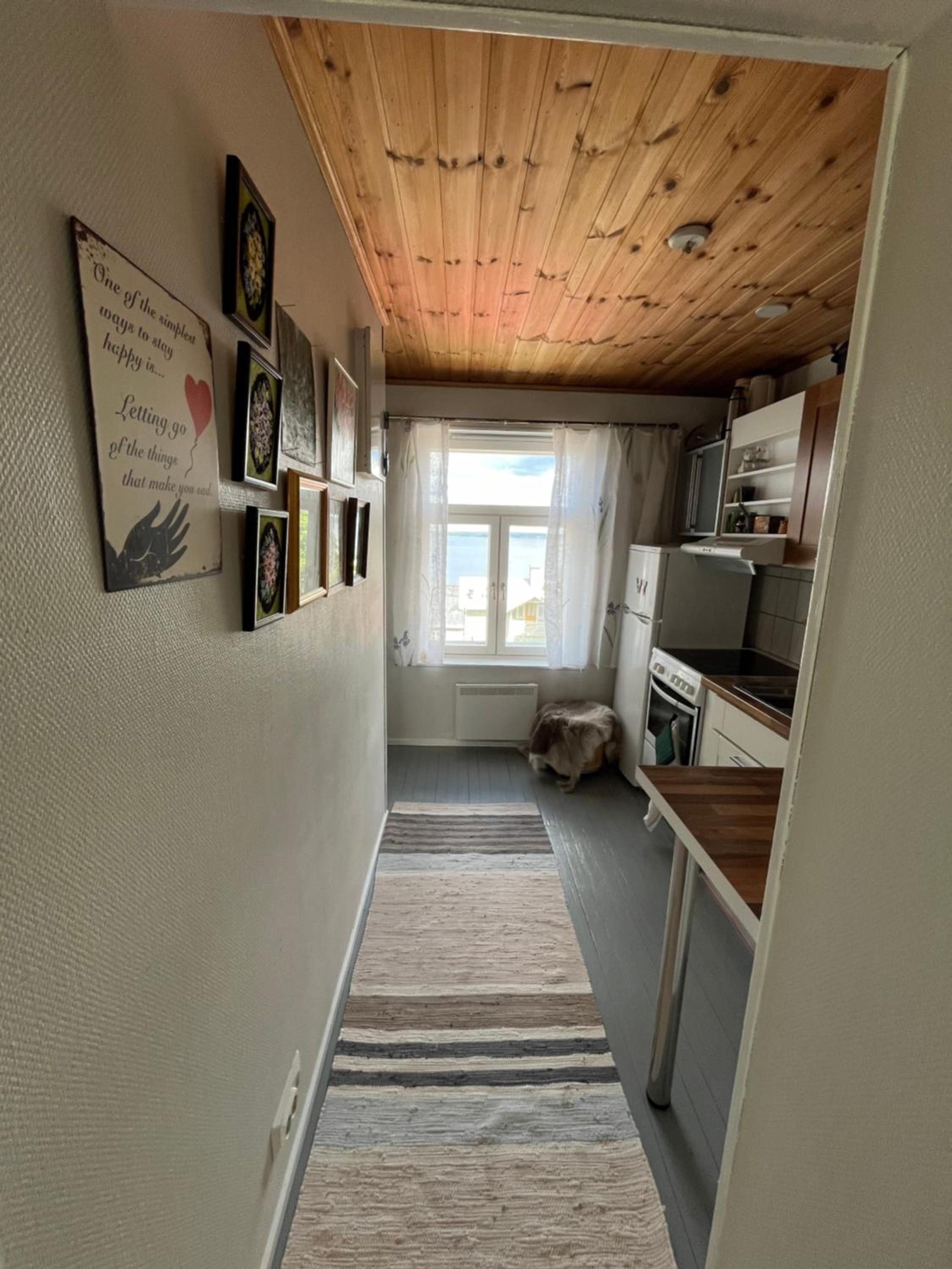 Koko huoneisto järvinäköalalla