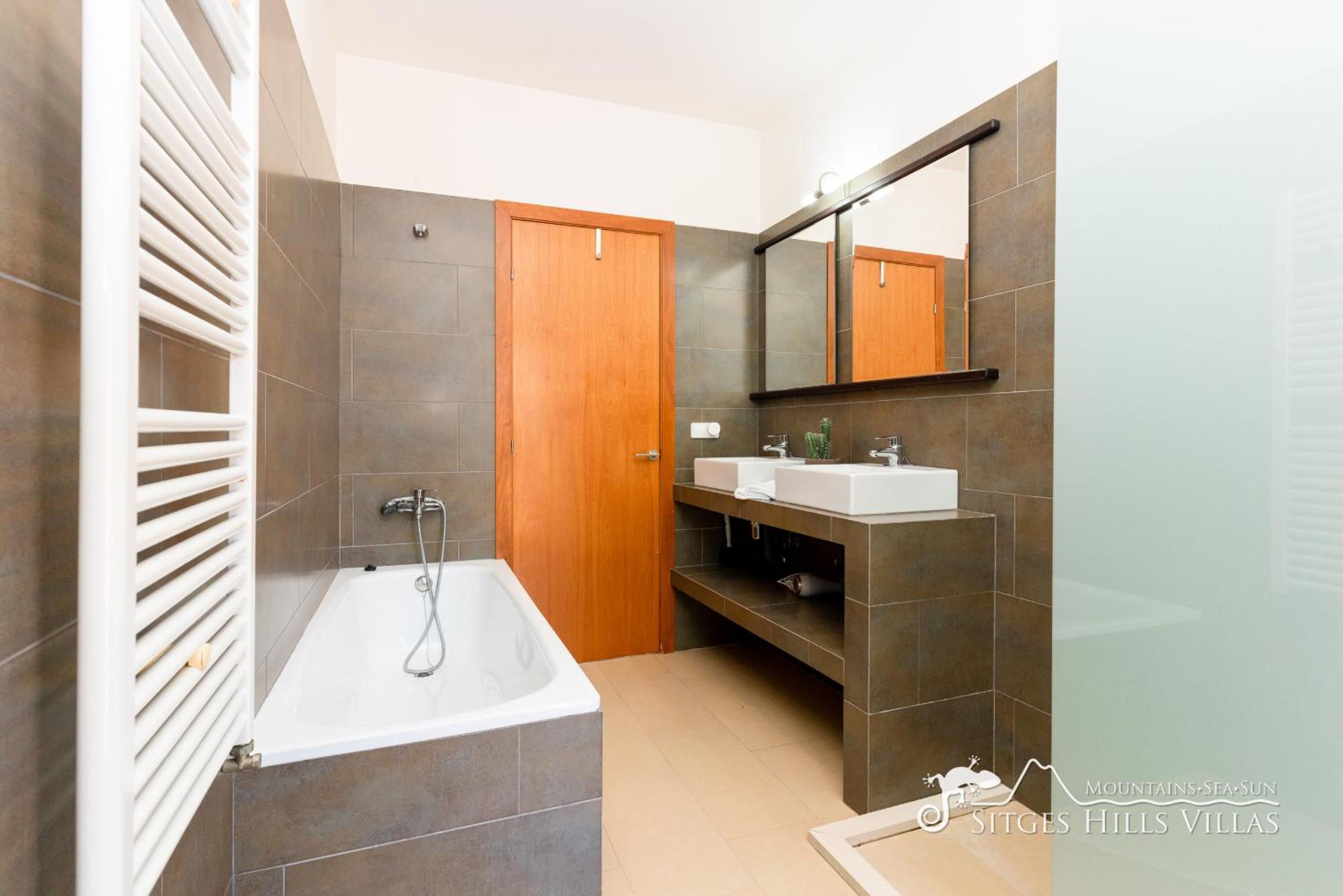 Designer Villa Elodie with private pool and space